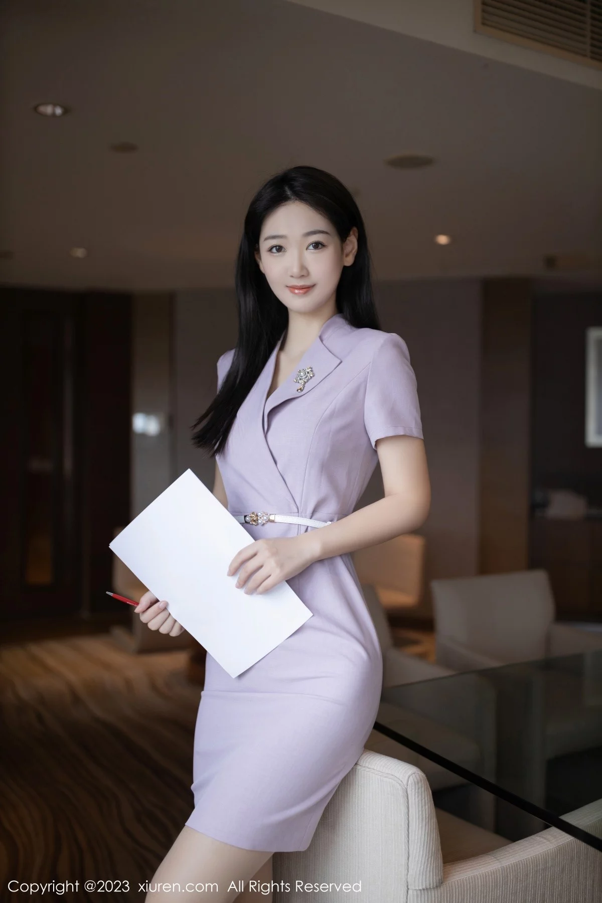 XiuRen第6859期_模特唐安琪淡紫色Ol服露性感白色蕾丝内衣秀曼妙身姿诱惑写真80P