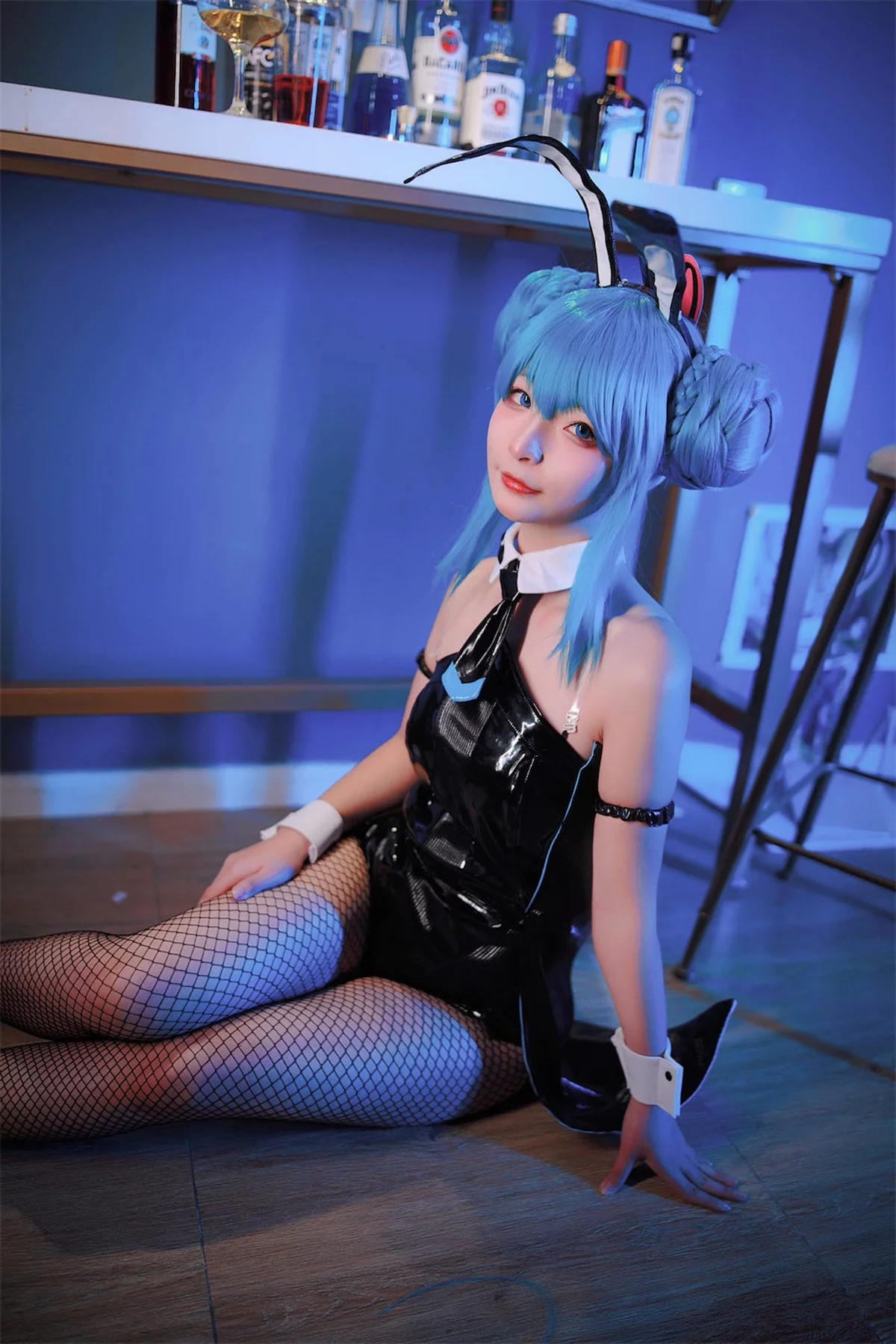 网络美女yuuhui玉汇初音黑兔主题性感黑色皮质连体衣配黑丝网袜秀翘臀诱惑写真47P