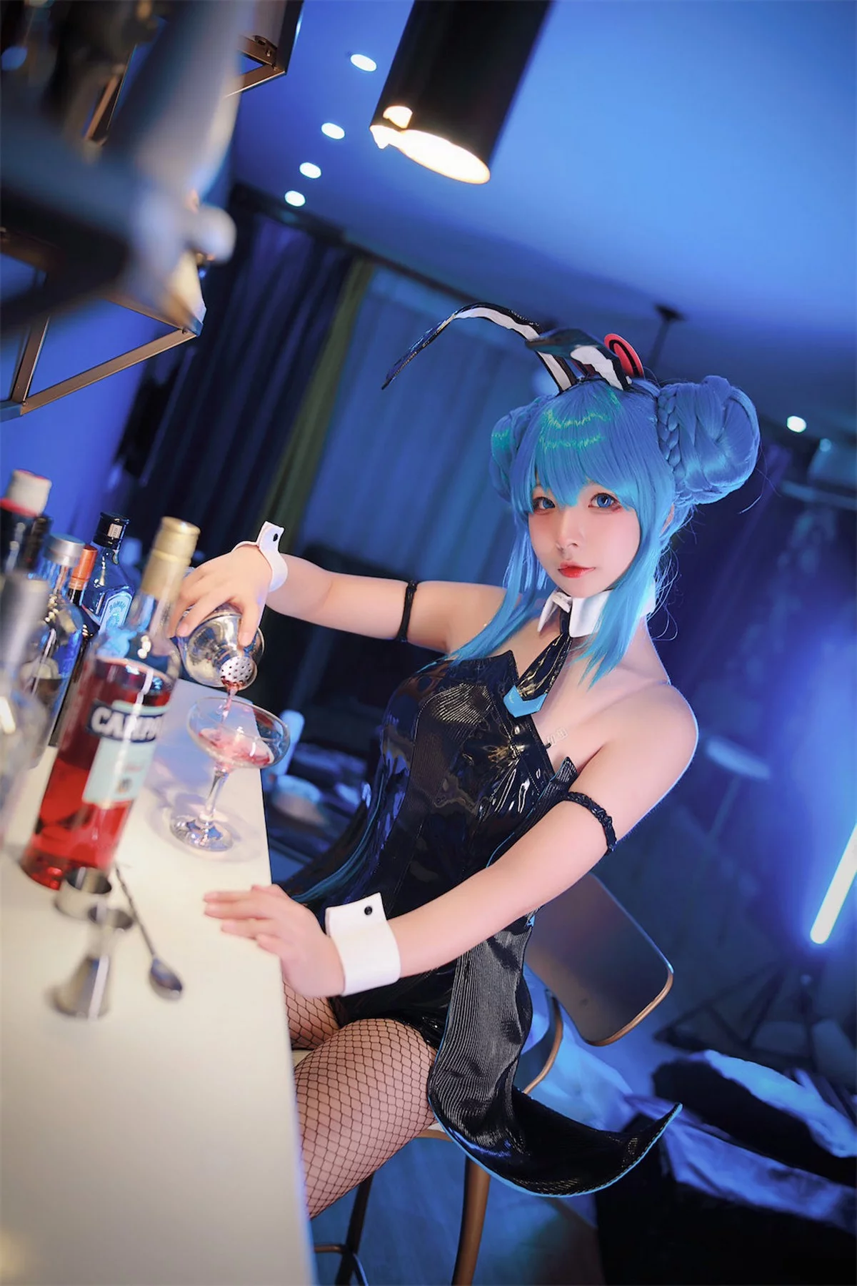 网络美女yuuhui玉汇初音黑兔主题性感黑色皮质连体衣配黑丝网袜秀翘臀诱惑写真47P