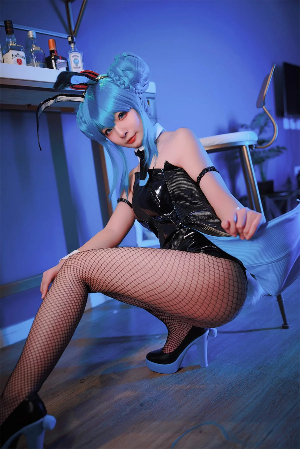 网络美女yuuhui玉汇初音黑兔主题性感黑色皮质连体衣配黑丝网袜秀翘臀诱惑写真47P
