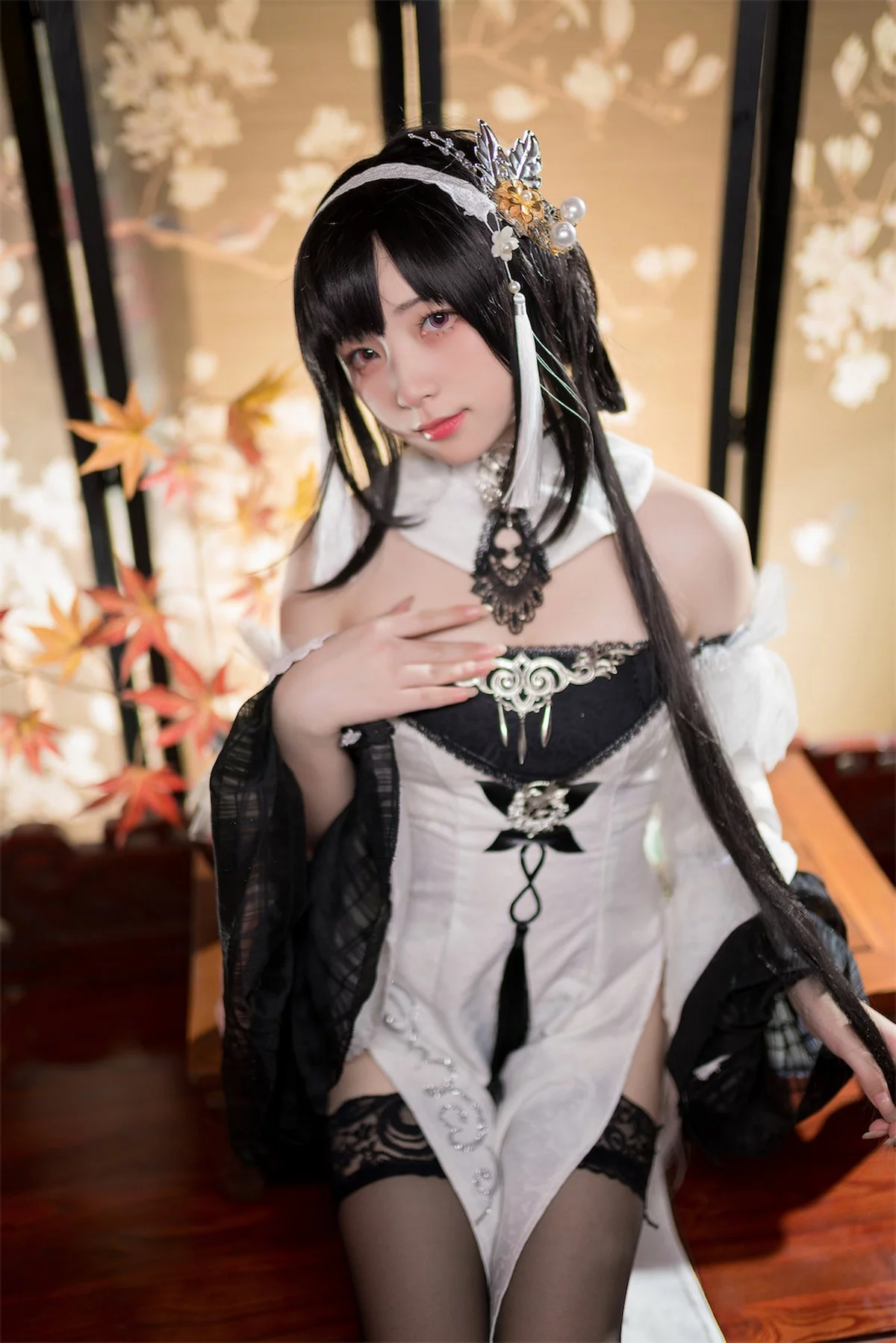 网络美女花铃镇海主题私房性感黑白礼裙配黑色蕾丝袜秀曼妙身姿迷人诱惑写真109P