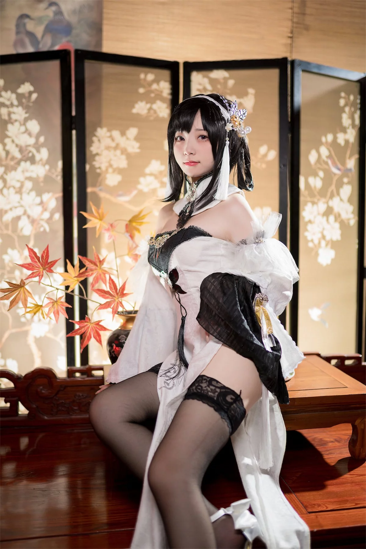 网络美女花铃镇海主题私房性感黑白礼裙配黑色蕾丝袜秀曼妙身姿迷人诱惑写真109P