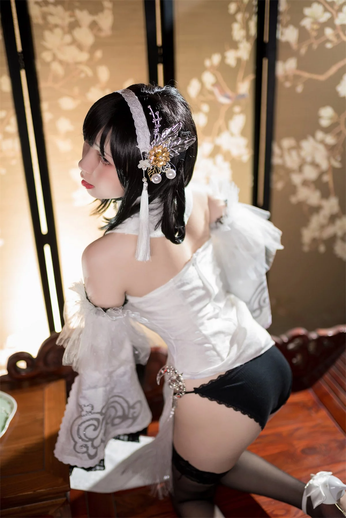 网络美女花铃镇海主题私房性感黑白礼裙配黑色蕾丝袜秀曼妙身姿迷人诱惑写真109P