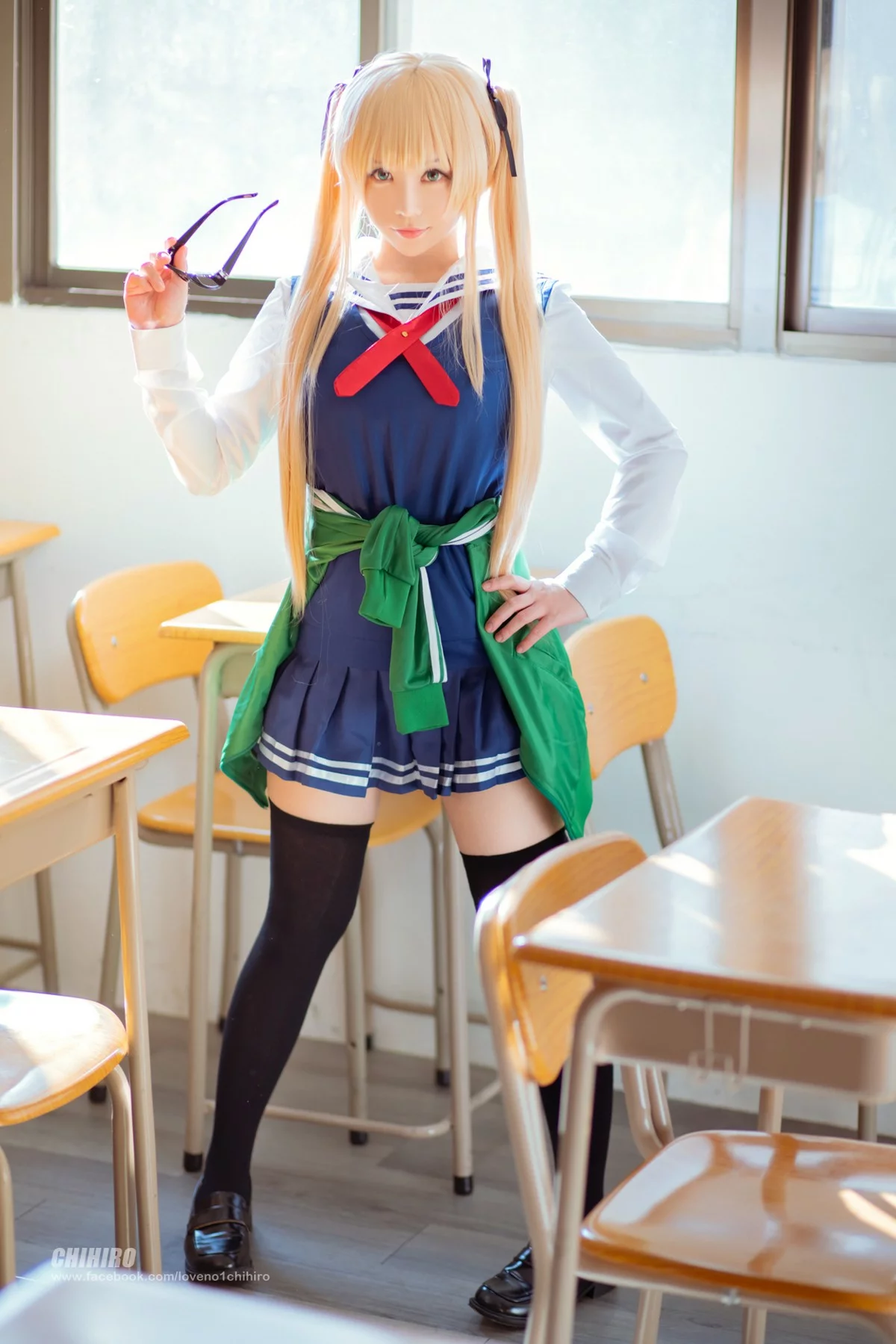 Coser美女叫我千寻大人英梨梨主题脱学生制服露白色内衣秀完美身材诱惑写真54P