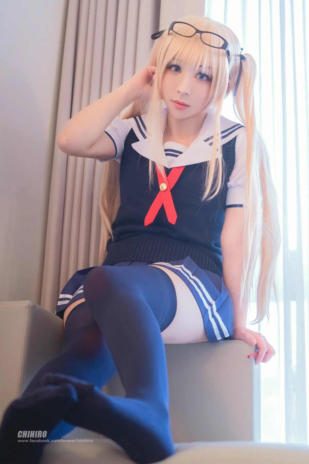 Coser美女叫我千寻大人英梨梨主题脱学生制服露白色内衣秀完美身材诱惑写真54P