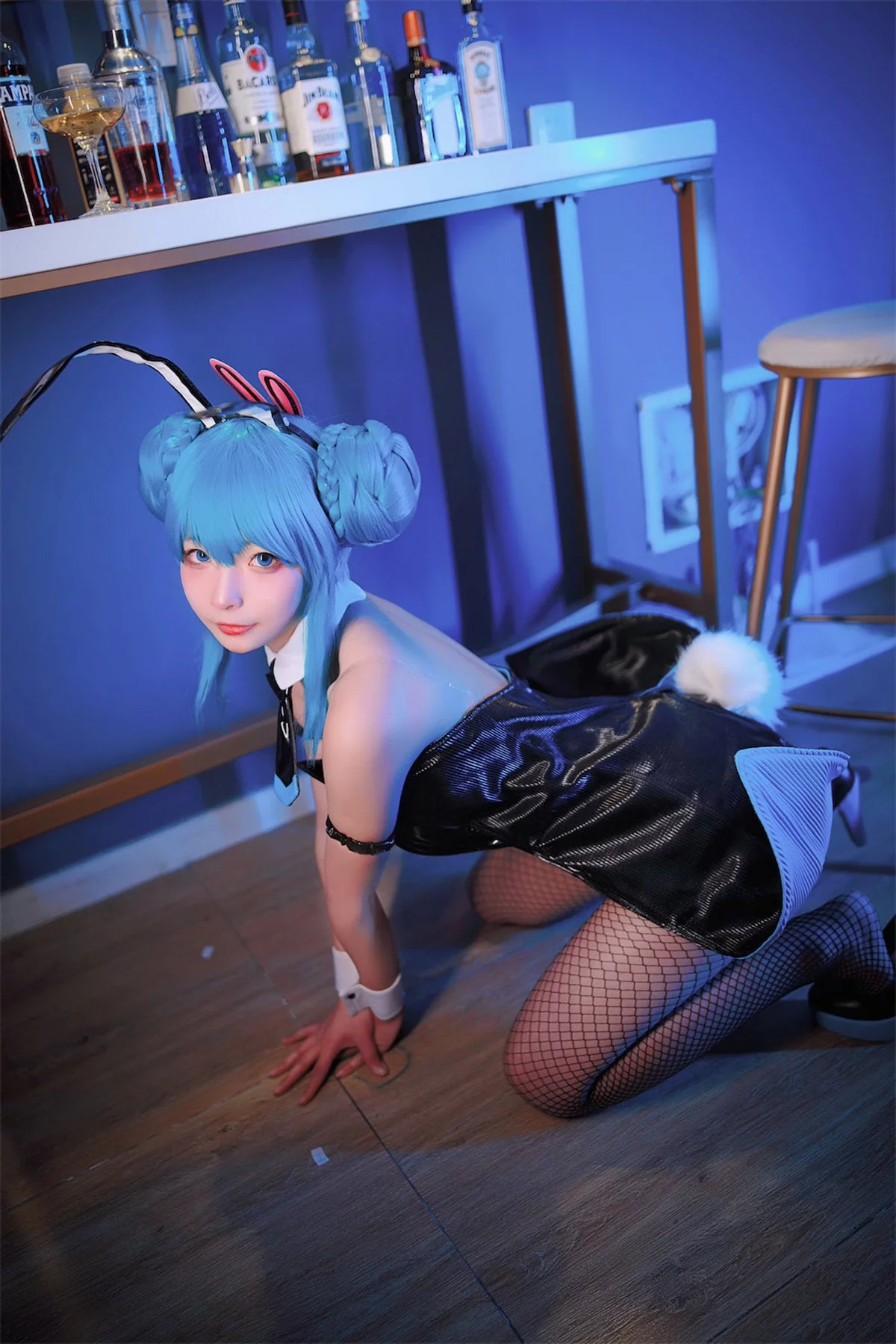 网络美女yuuhui玉汇初音黑兔主题性感黑色皮质连体衣配黑丝网袜秀翘臀诱惑写真47P