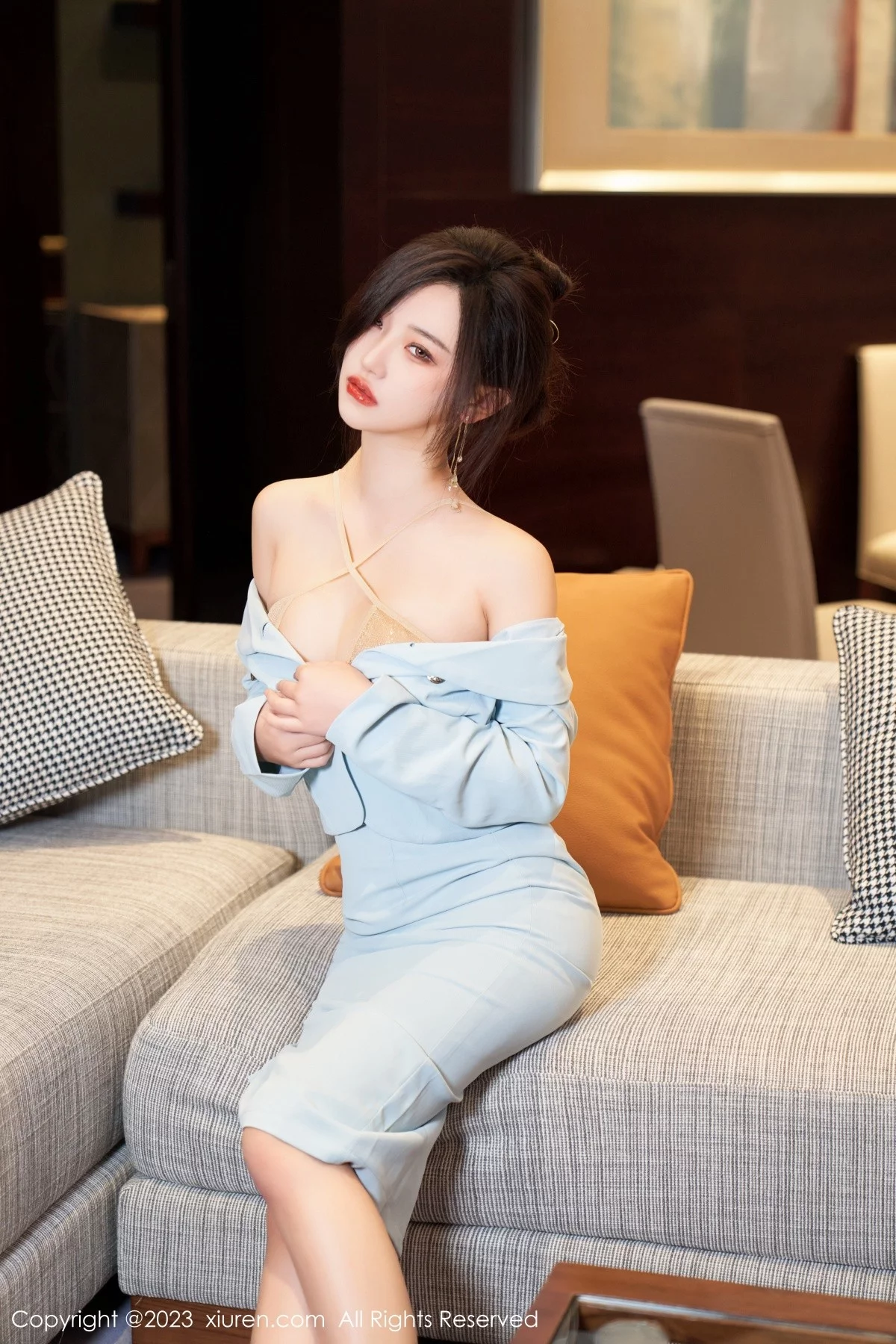 XiuRen第6857期_模特妙可可Cheese脱淡蓝色OL服饰露浅色轻透内衣完美诱惑写真75P