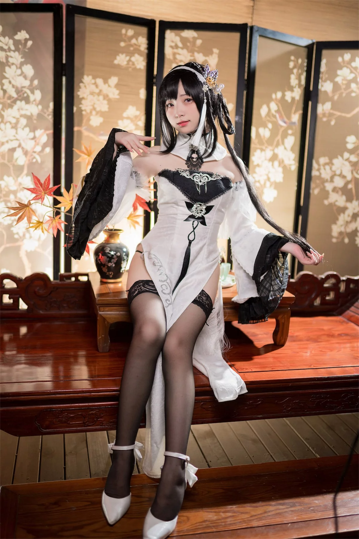 网络美女花铃镇海主题私房性感黑白礼裙配黑色蕾丝袜秀曼妙身姿迷人诱惑写真109P