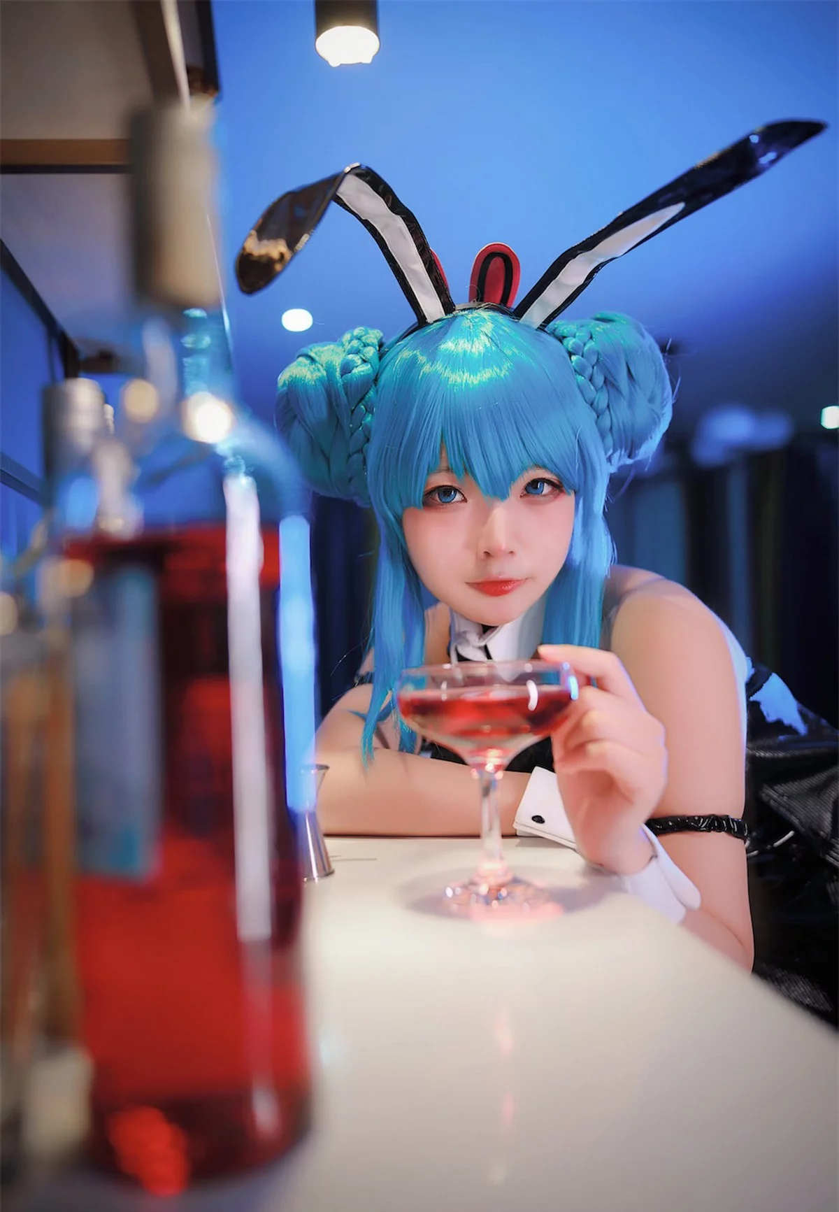 网络美女yuuhui玉汇初音黑兔主题性感黑色皮质连体衣配黑丝网袜秀翘臀诱惑写真47P
