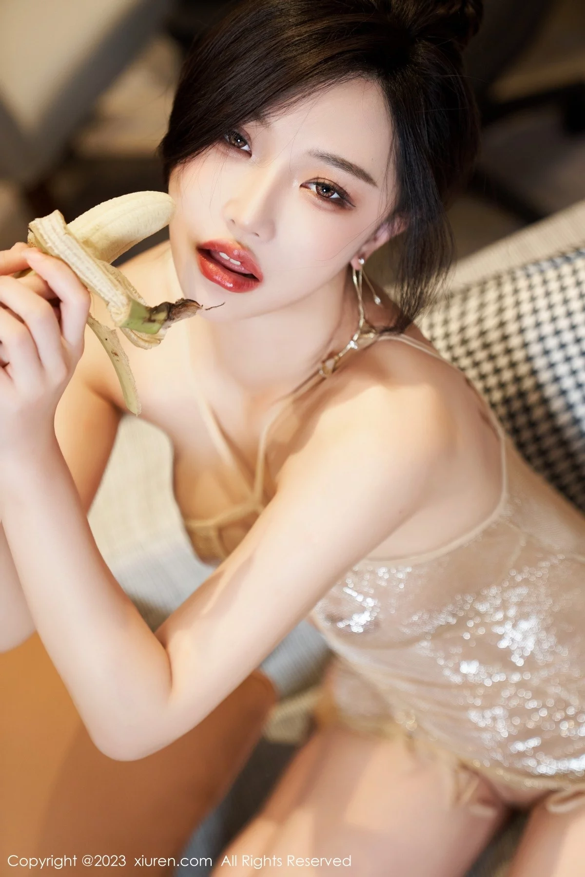XiuRen第6857期_模特妙可可Cheese脱淡蓝色OL服饰露浅色轻透内衣完美诱惑写真75P