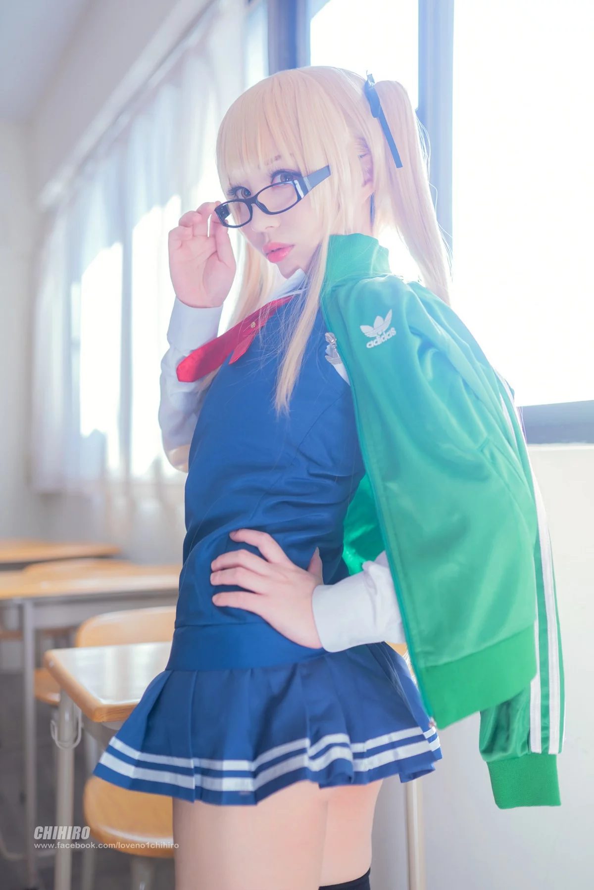 Coser美女叫我千寻大人英梨梨主题脱学生制服露白色内衣秀完美身材诱惑写真54P