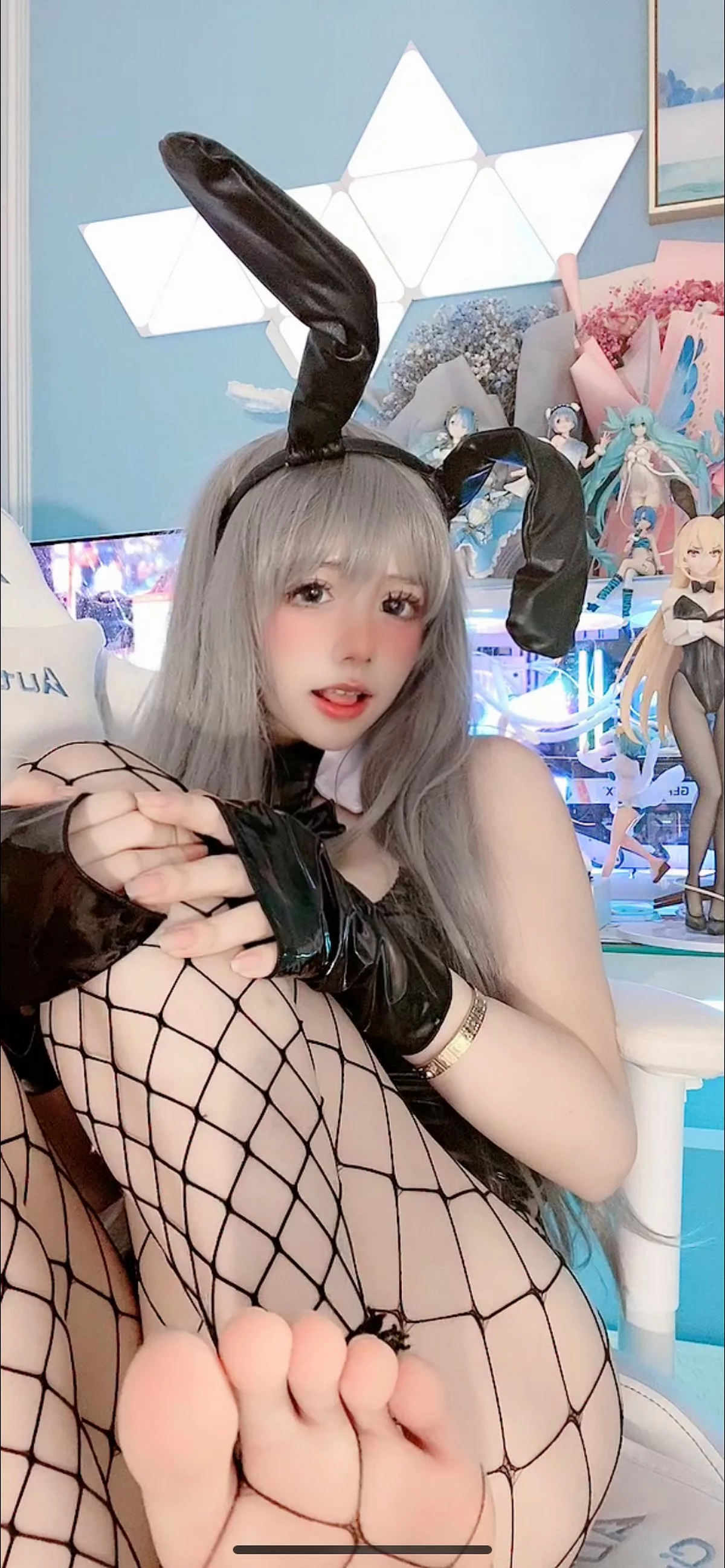 网红美女佳佳拖把兔女郎主题性感低胸皮质连体衣配黑丝网袜秀完美身材诱惑写真131P