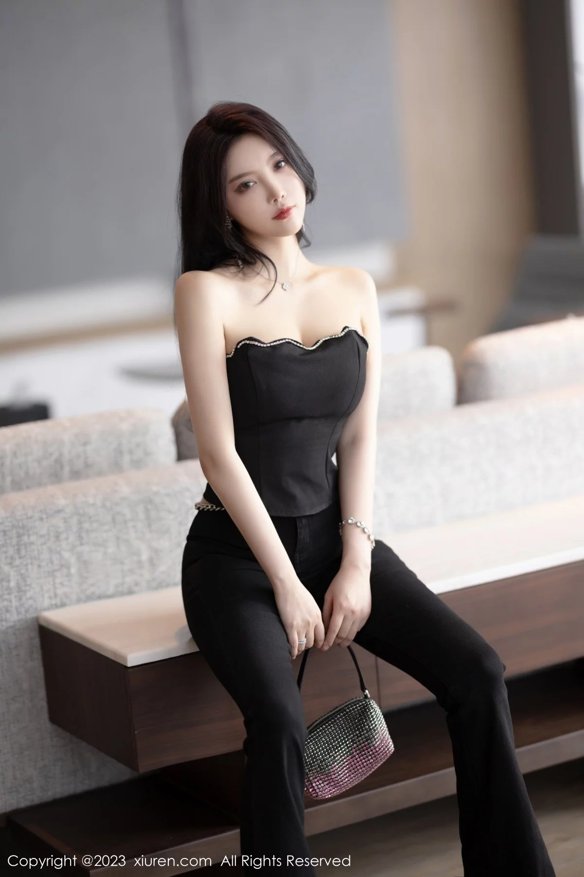XiuRen第6866期_女神杨晨晨Yome性感轻透蕾丝连体衣秀丰腴身材完美诱惑写真90P