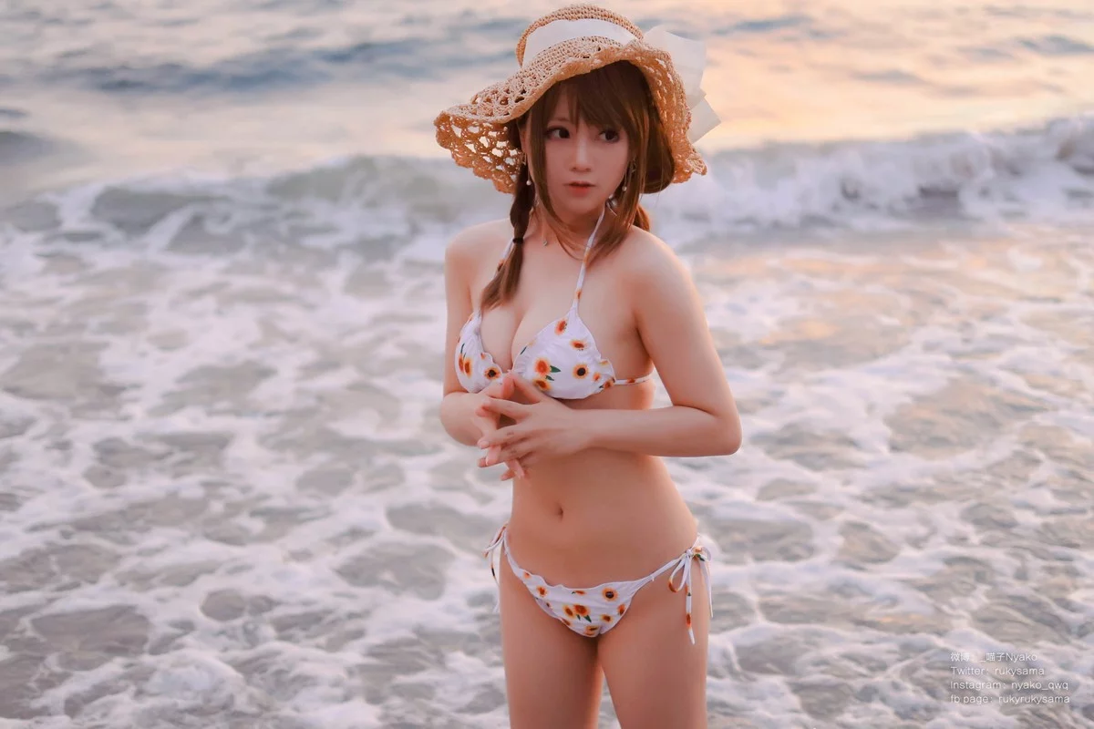 网络美女Nyako喵子向日葵比基尼主题海边沙滩性感比基尼秀完美身材诱惑写真66P