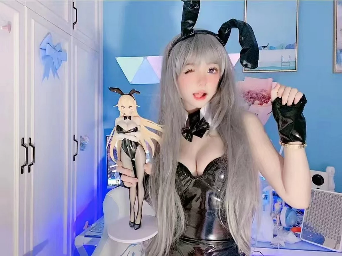 网红美女佳佳拖把兔女郎主题性感低胸皮质连体衣配黑丝网袜秀完美身材诱惑写真131P