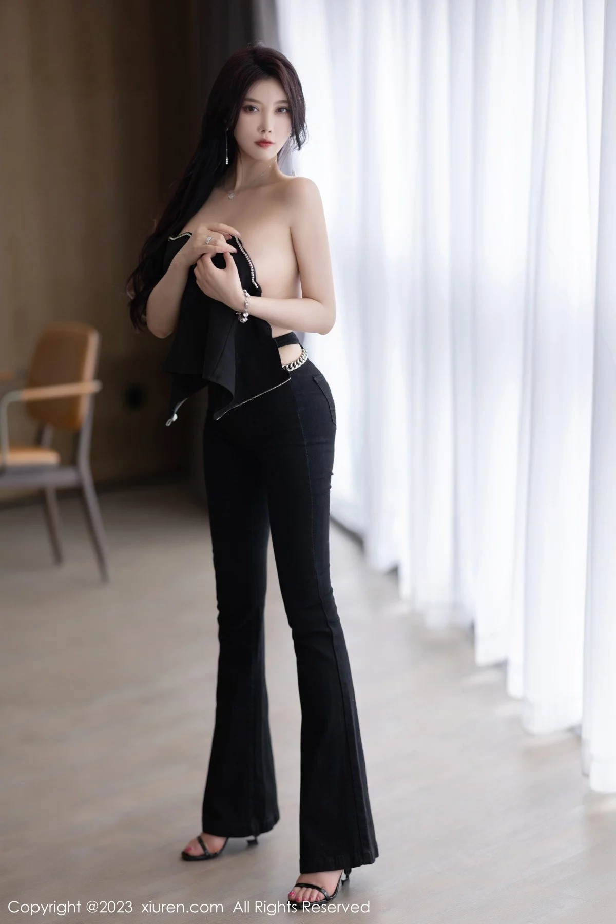 XiuRen第6866期_女神杨晨晨Yome性感轻透蕾丝连体衣秀丰腴身材完美诱惑写真90P