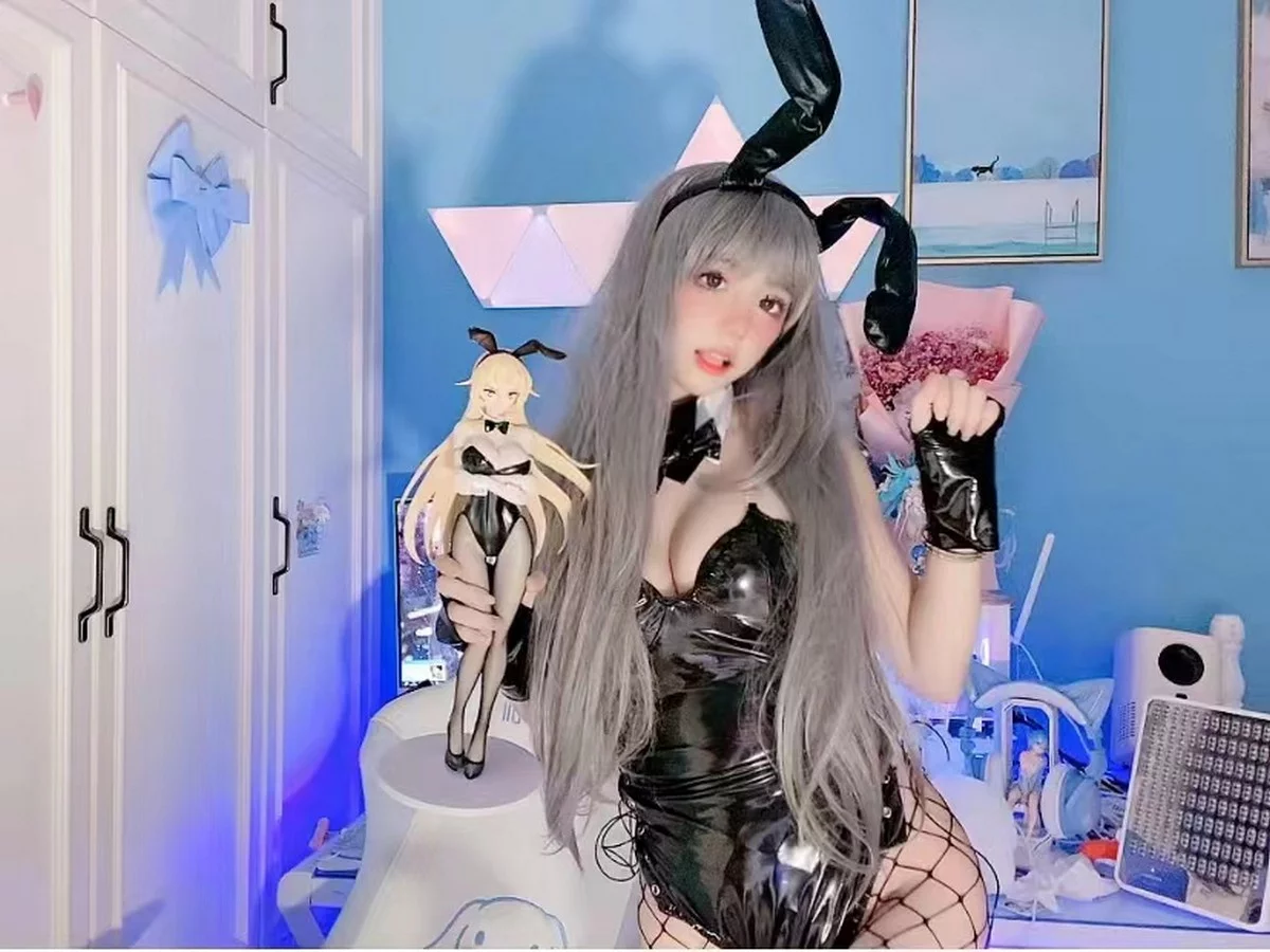 网红美女佳佳拖把兔女郎主题性感低胸皮质连体衣配黑丝网袜秀完美身材诱惑写真131P