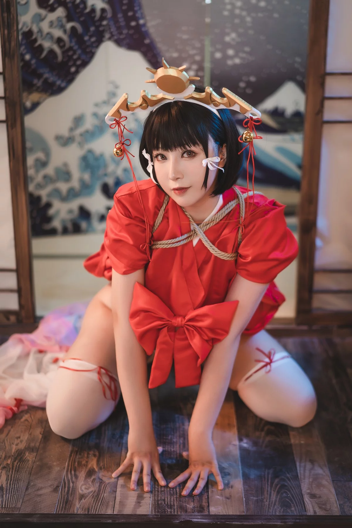 网红妹子小容仔咕咕咕黑兽巫女辉夜主题日系红色服饰配白丝袜秀美腿诱惑写真31P