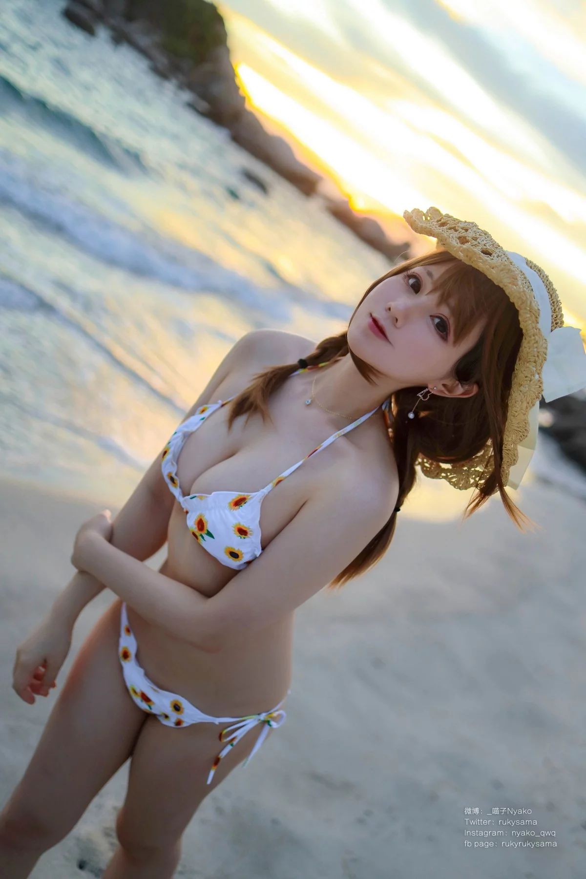 网络美女Nyako喵子向日葵比基尼主题海边沙滩性感比基尼秀完美身材诱惑写真66P