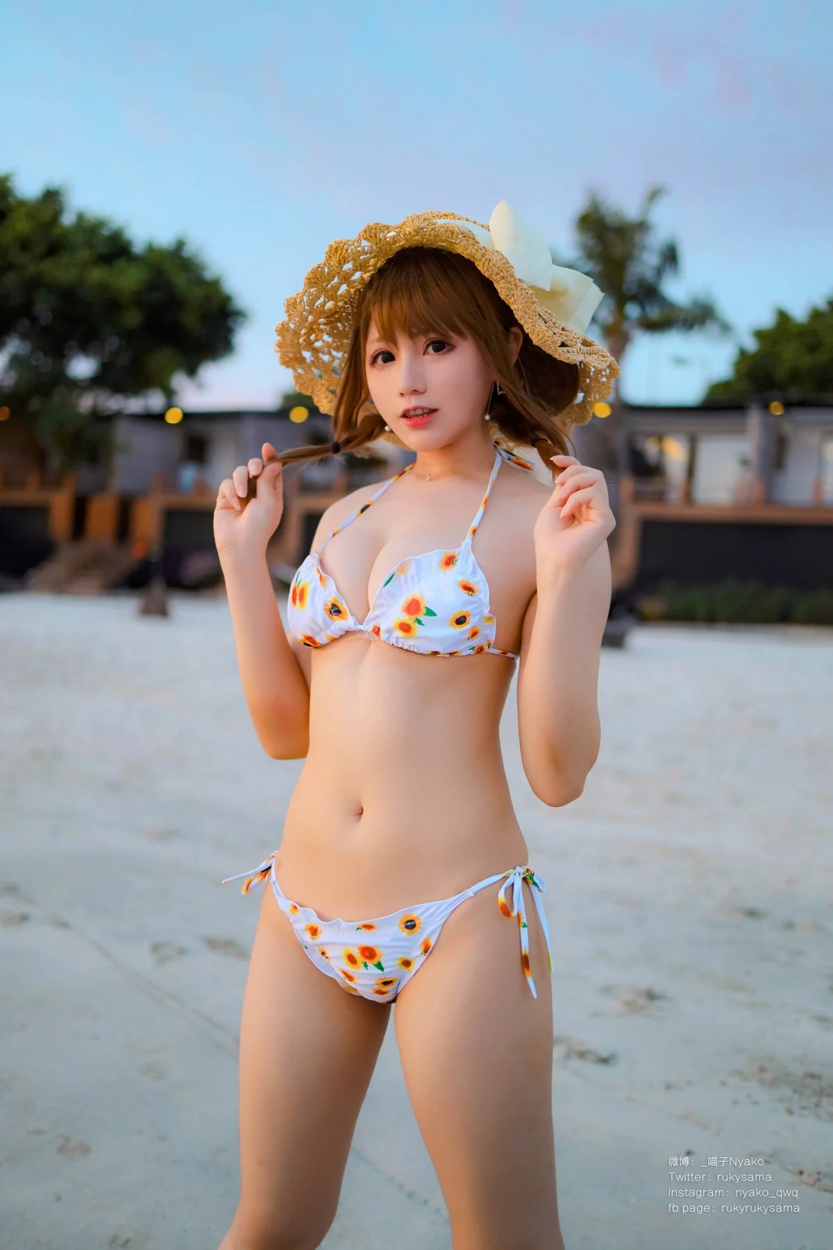 网络美女Nyako喵子向日葵比基尼主题海边沙滩性感比基尼秀完美身材诱惑写真66P