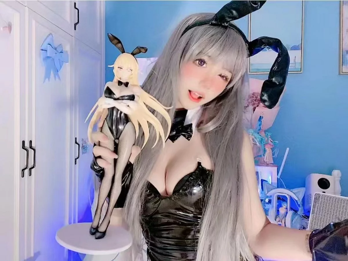 网红美女佳佳拖把兔女郎主题性感低胸皮质连体衣配黑丝网袜秀完美身材诱惑写真131P