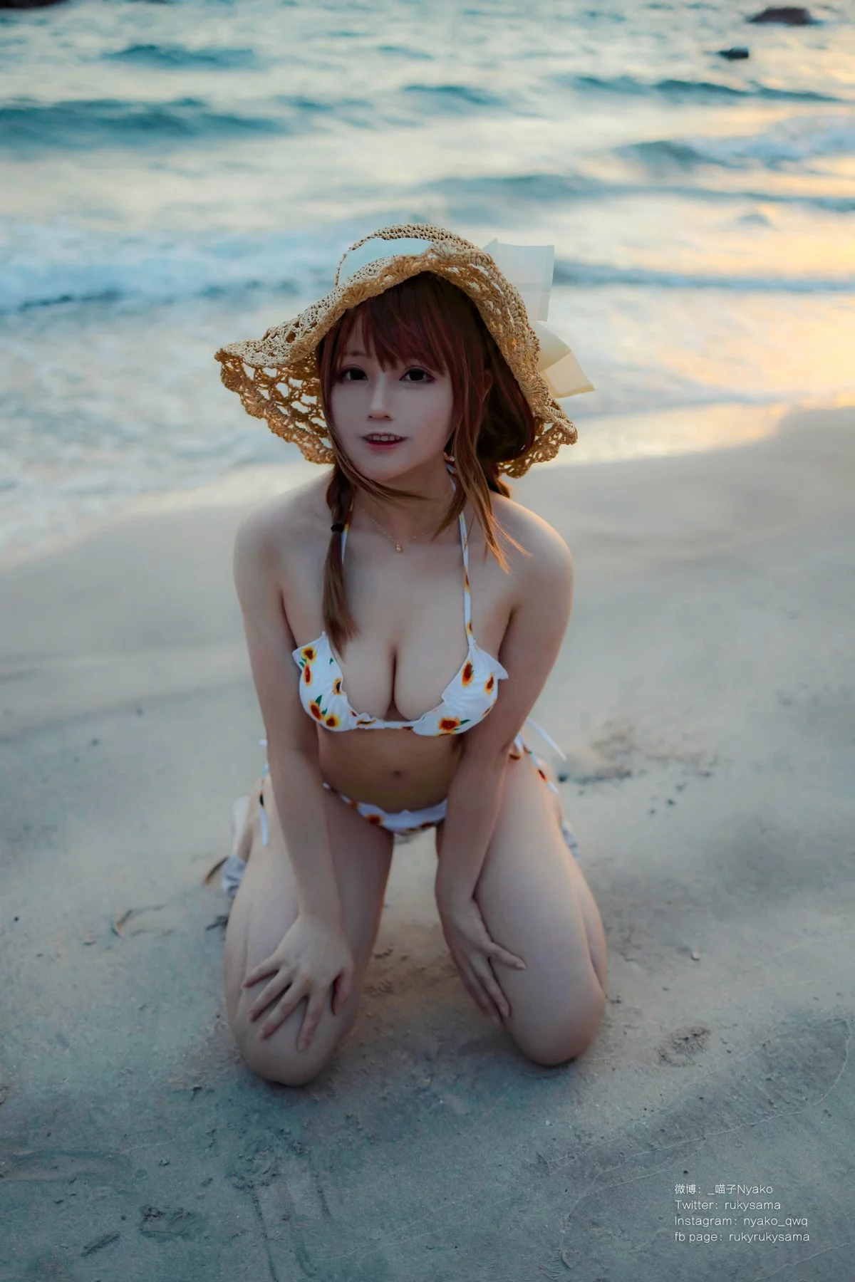 网络美女Nyako喵子向日葵比基尼主题海边沙滩性感比基尼秀完美身材诱惑写真66P