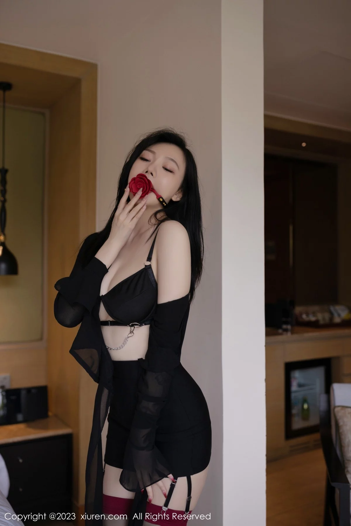 XiuRen第6867期_模特安然anran私房性感黑色内衣配黑丝吊袜秀曼妙身姿诱惑写真80P