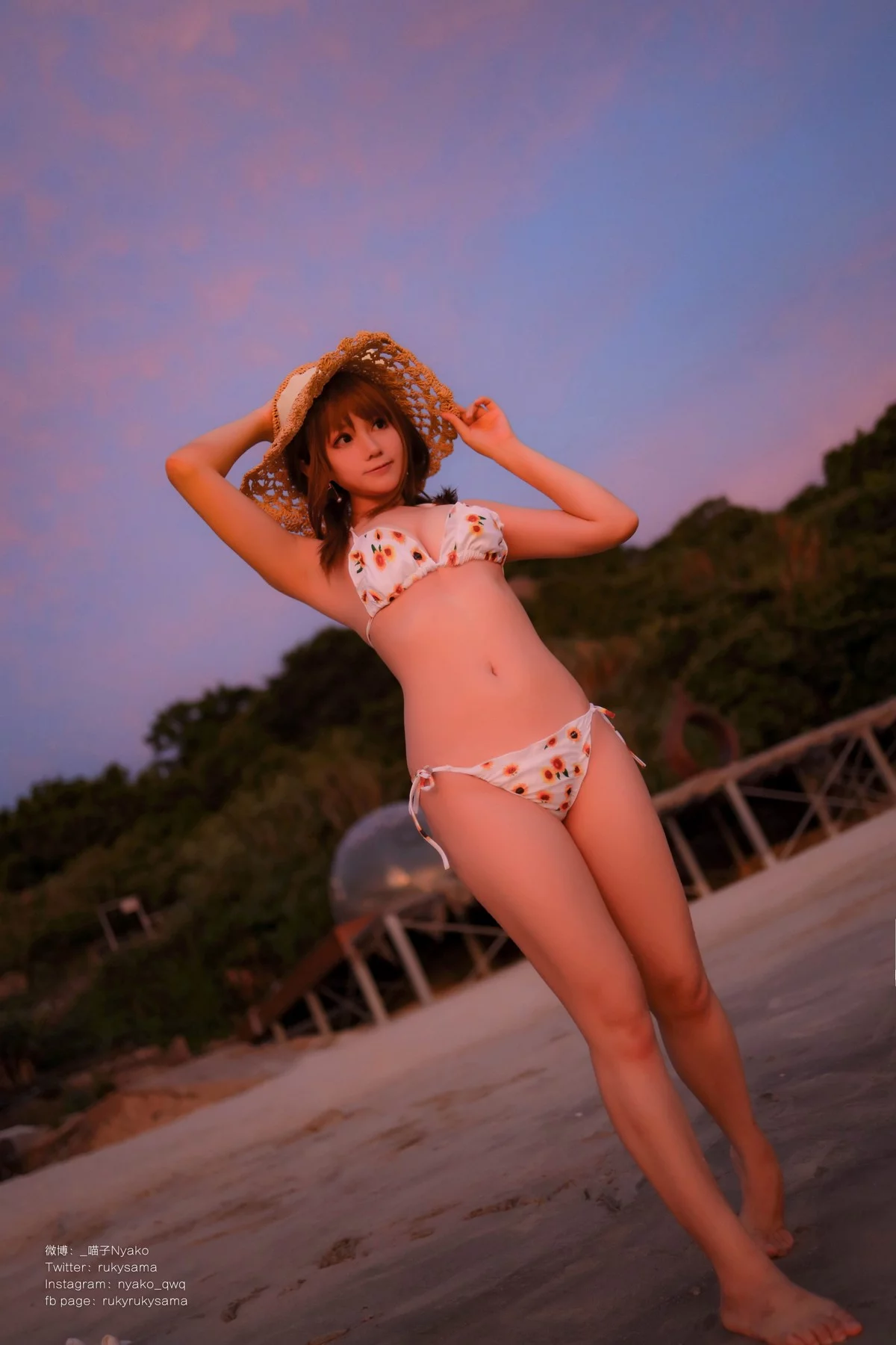网络美女Nyako喵子向日葵比基尼主题海边沙滩性感比基尼秀完美身材诱惑写真66P