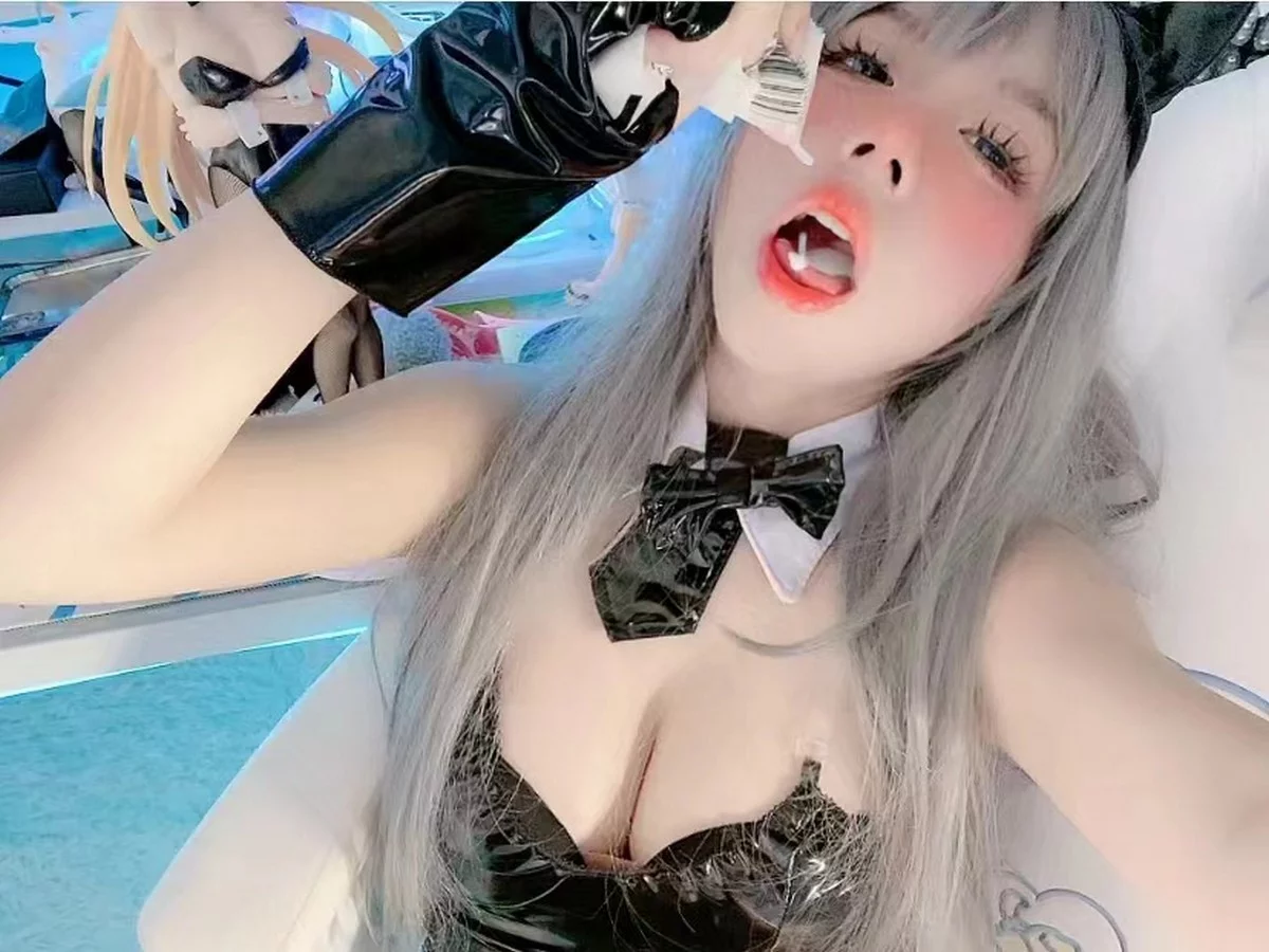 网红美女佳佳拖把兔女郎主题性感低胸皮质连体衣配黑丝网袜秀完美身材诱惑写真131P
