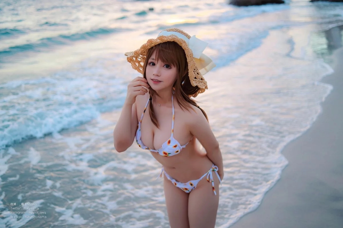 网络美女Nyako喵子向日葵比基尼主题海边沙滩性感比基尼秀完美身材诱惑写真66P