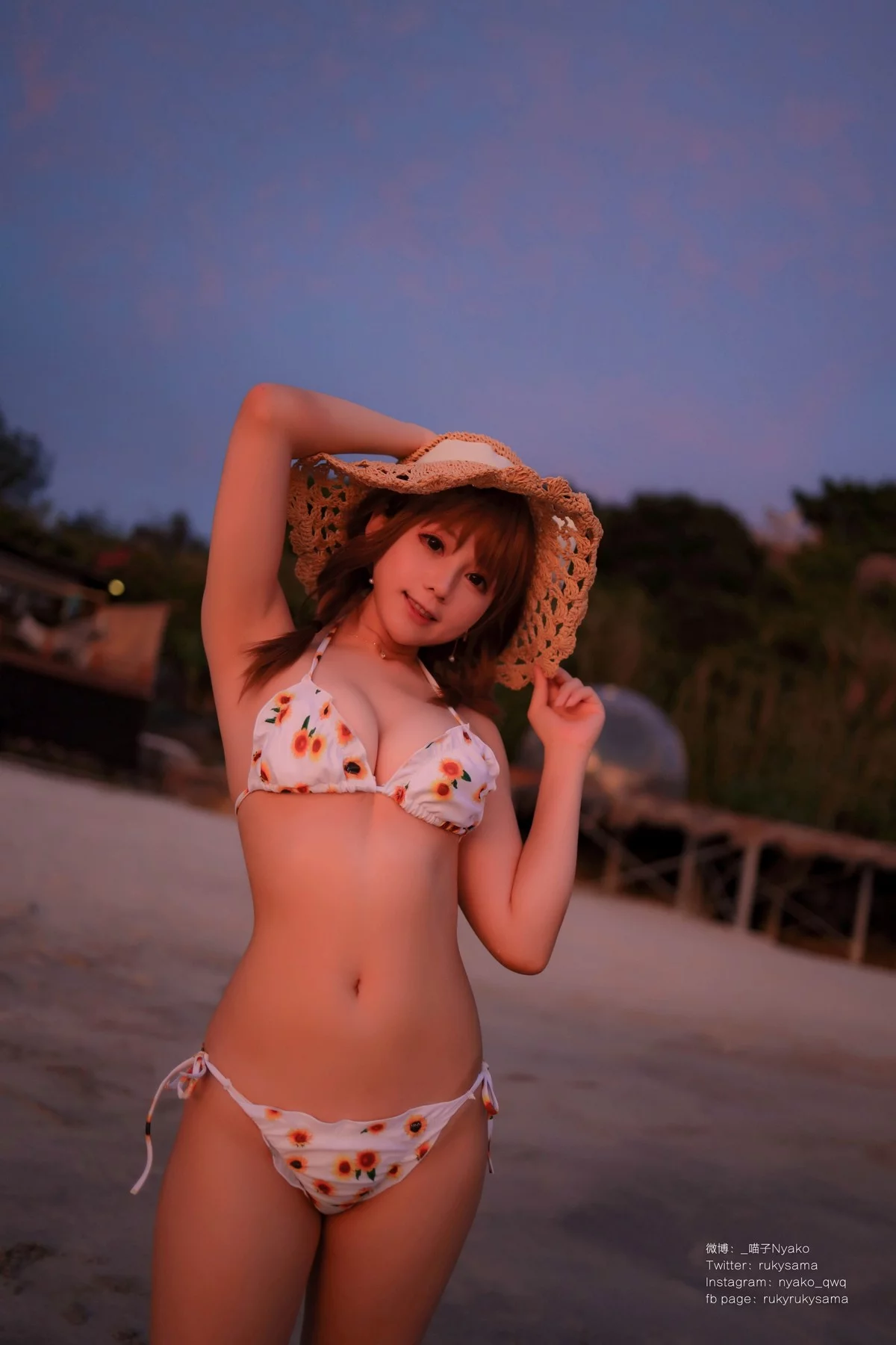 网络美女Nyako喵子向日葵比基尼主题海边沙滩性感比基尼秀完美身材诱惑写真66P