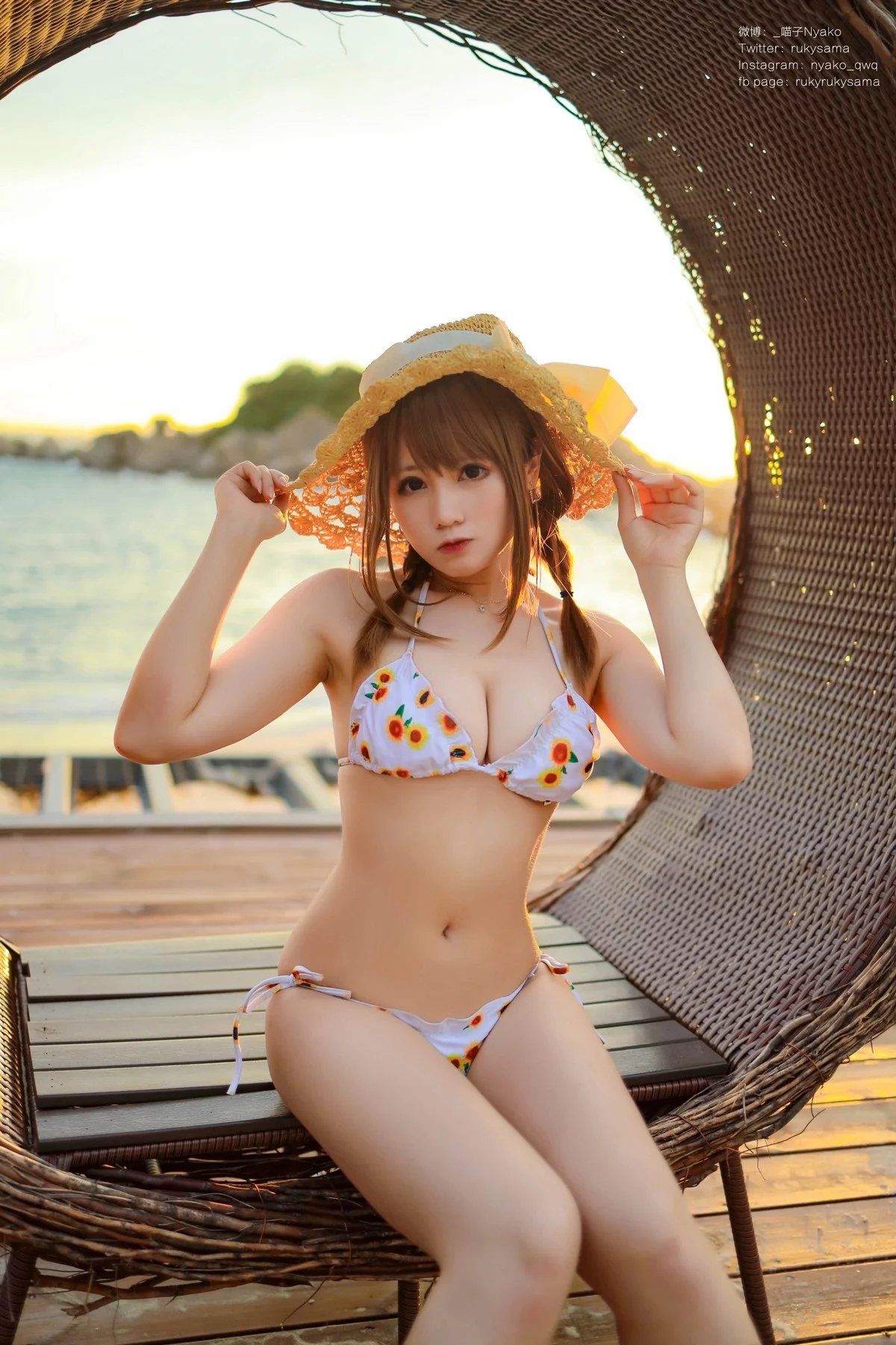 网络美女Nyako喵子向日葵比基尼主题海边沙滩性感比基尼秀完美身材诱惑写真66P