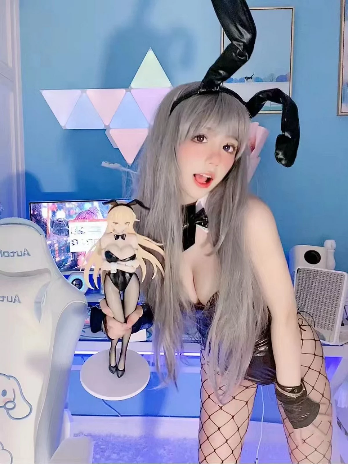 网红美女佳佳拖把兔女郎主题性感低胸皮质连体衣配黑丝网袜秀完美身材诱惑写真131P
