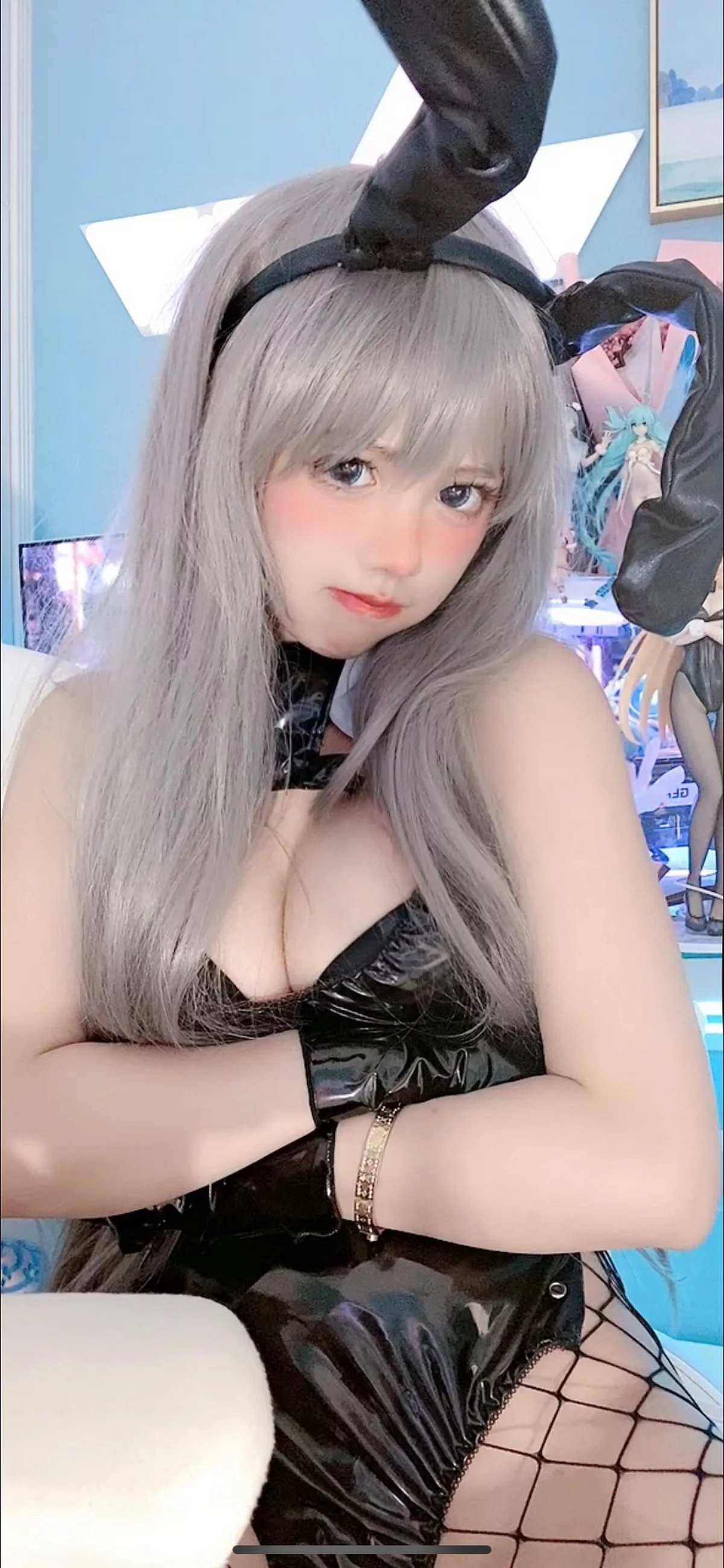 网红美女佳佳拖把兔女郎主题性感低胸皮质连体衣配黑丝网袜秀完美身材诱惑写真131P