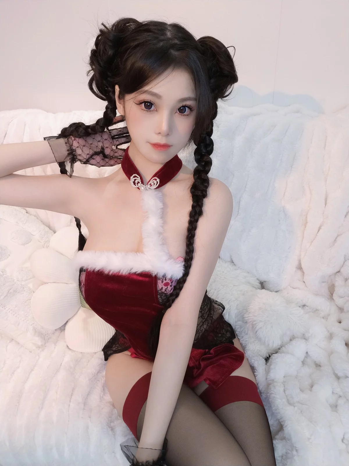 萌系小姐姐蜜汁猫裘发财玉兔主题性感低胸情趣旗袍装半脱露豪乳遮点诱惑写真38P