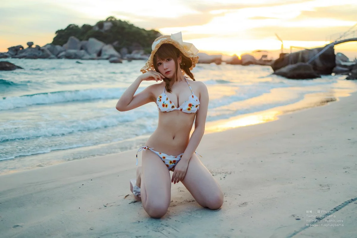网络美女Nyako喵子向日葵比基尼主题海边沙滩性感比基尼秀完美身材诱惑写真66P