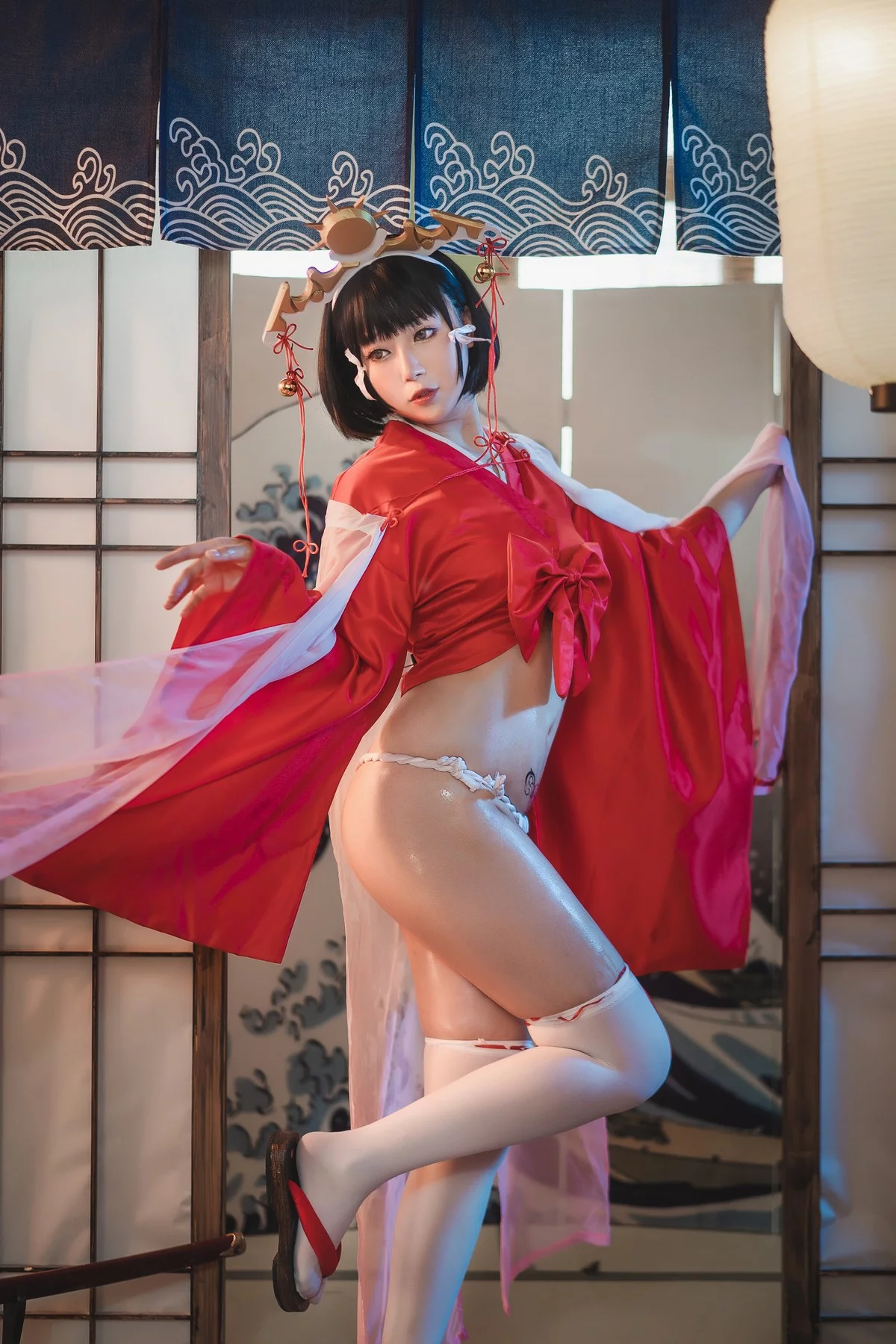 网红妹子小容仔咕咕咕黑兽巫女辉夜主题日系红色服饰配白丝袜秀美腿诱惑写真31P