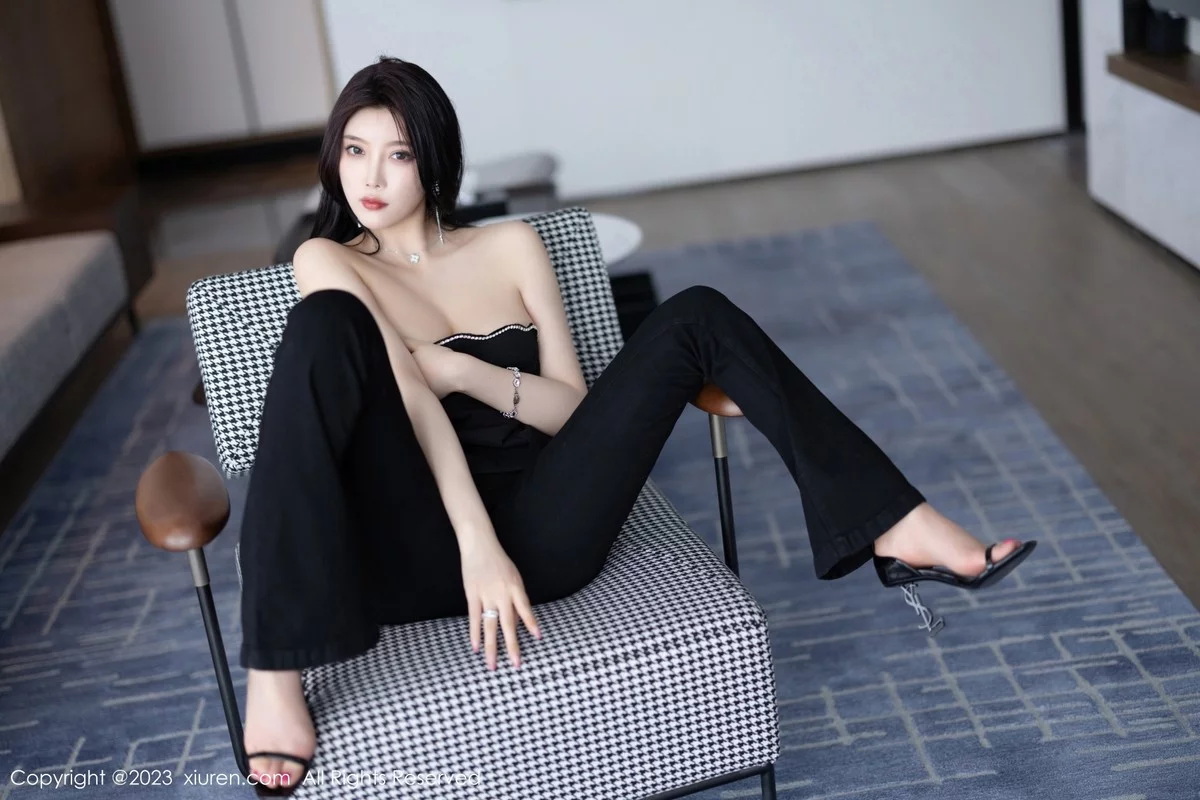 XiuRen第6866期_女神杨晨晨Yome性感轻透蕾丝连体衣秀丰腴身材完美诱惑写真90P