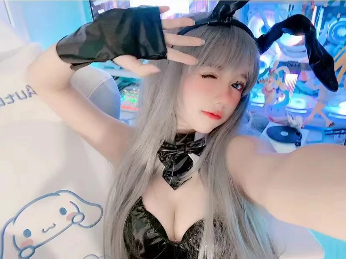 网红美女佳佳拖把兔女郎主题性感低胸皮质连体衣配黑丝网袜秀完美身材诱惑写真131P
