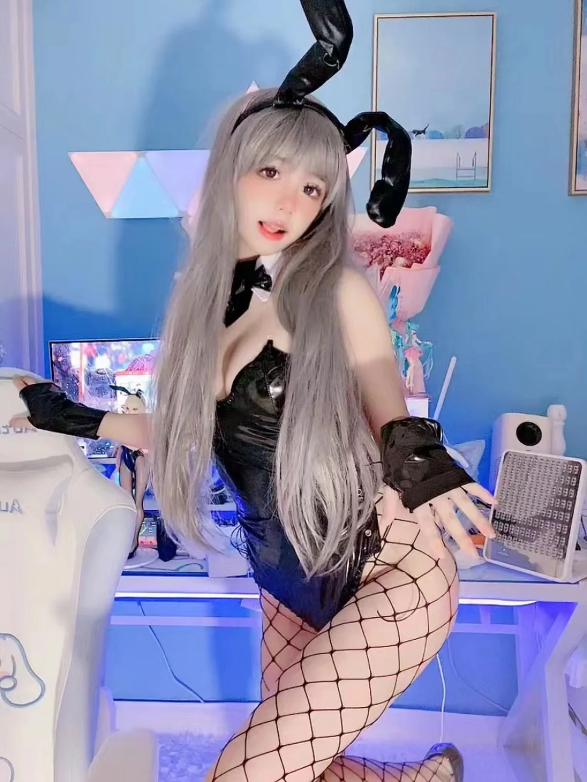 网红美女佳佳拖把兔女郎主题性感低胸皮质连体衣配黑丝网袜秀完美身材诱惑写真131P