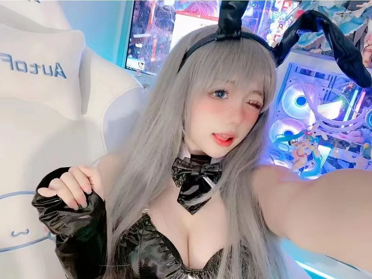 网红美女佳佳拖把兔女郎主题性感低胸皮质连体衣配黑丝网袜秀完美身材诱惑写真131P