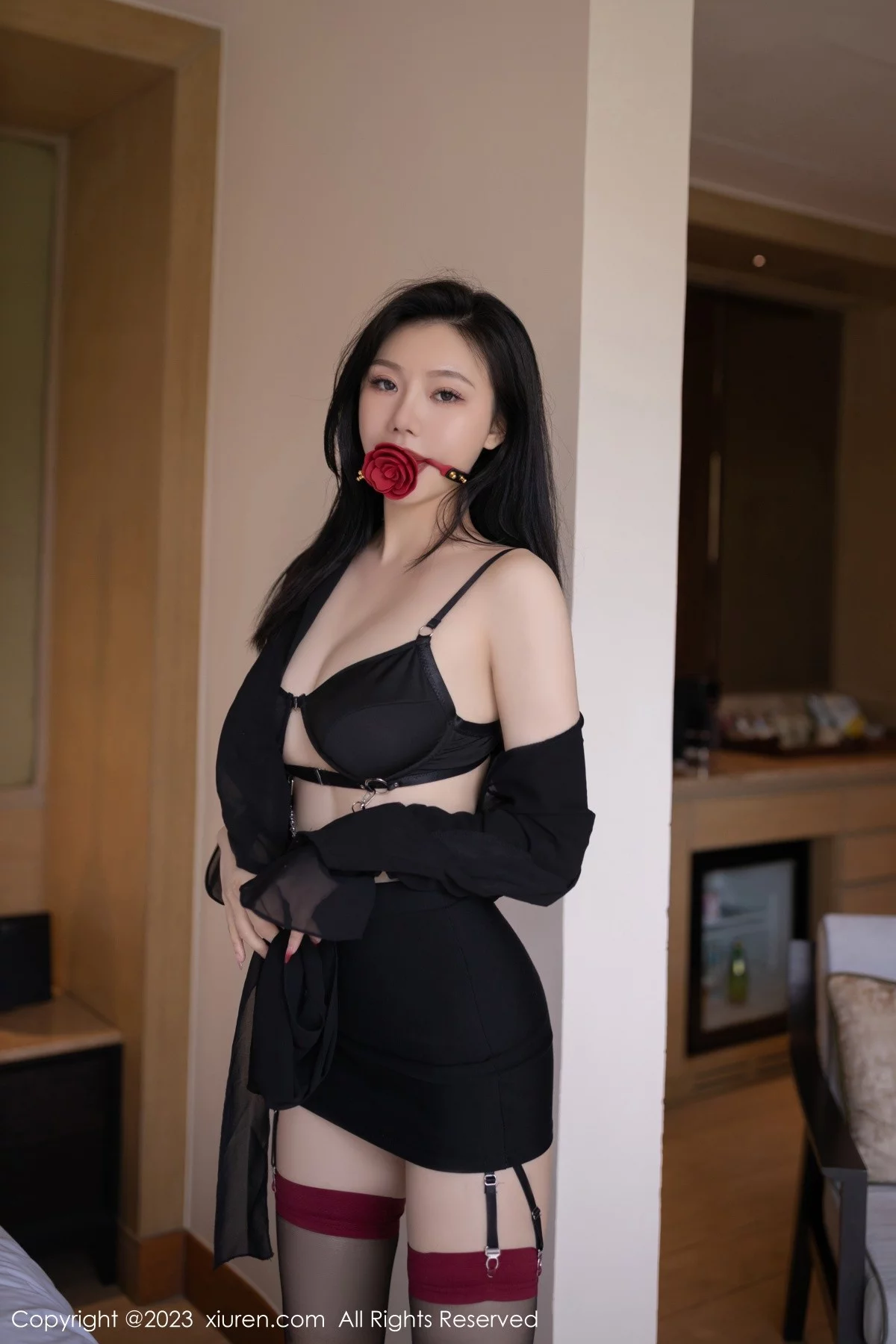 XiuRen第6867期_模特安然anran私房性感黑色内衣配黑丝吊袜秀曼妙身姿诱惑写真80P