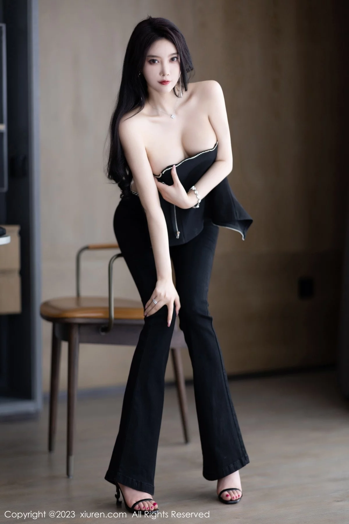 XiuRen第6866期_女神杨晨晨Yome性感轻透蕾丝连体衣秀丰腴身材完美诱惑写真90P