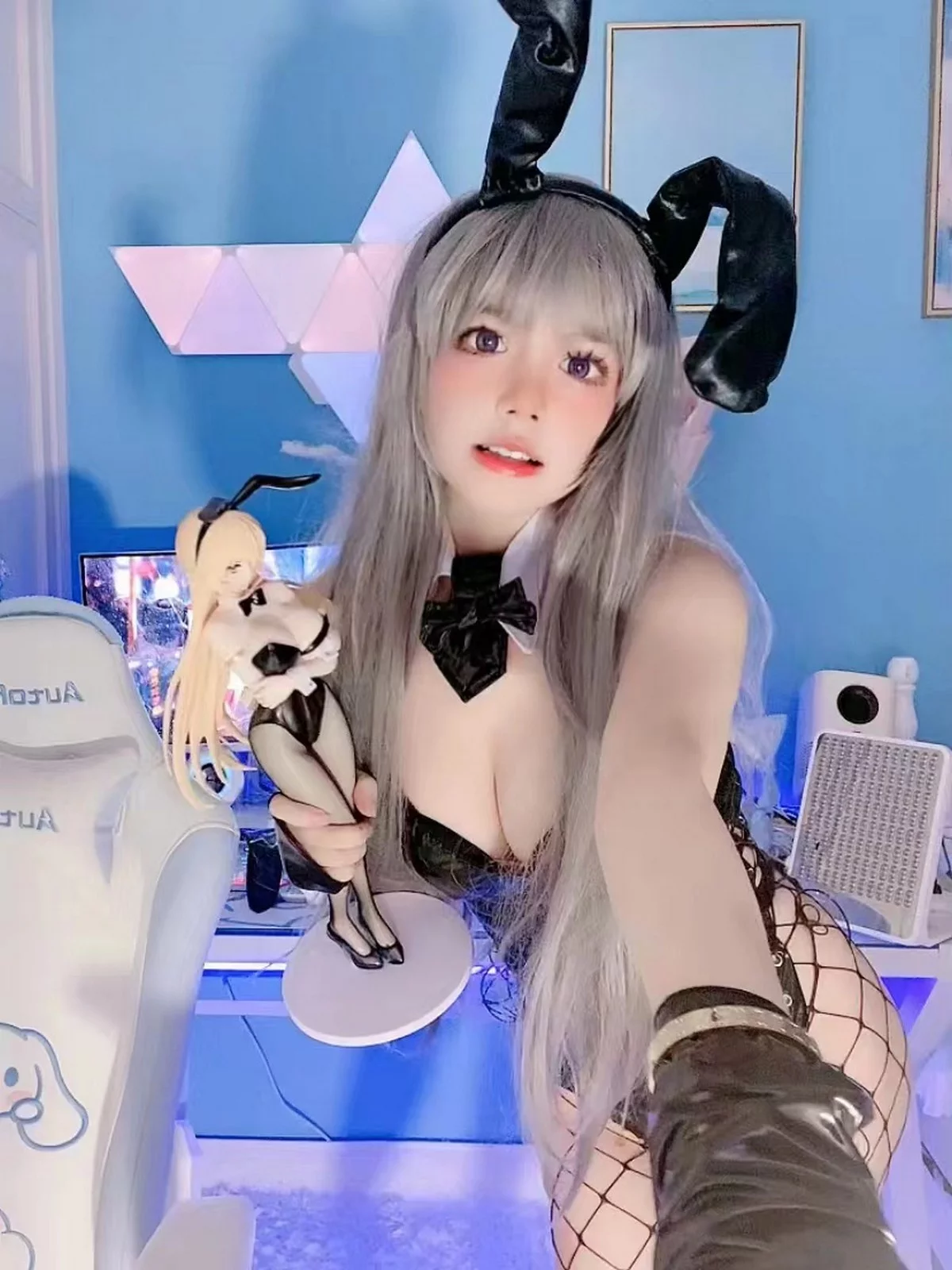 网红美女佳佳拖把兔女郎主题性感低胸皮质连体衣配黑丝网袜秀完美身材诱惑写真131P