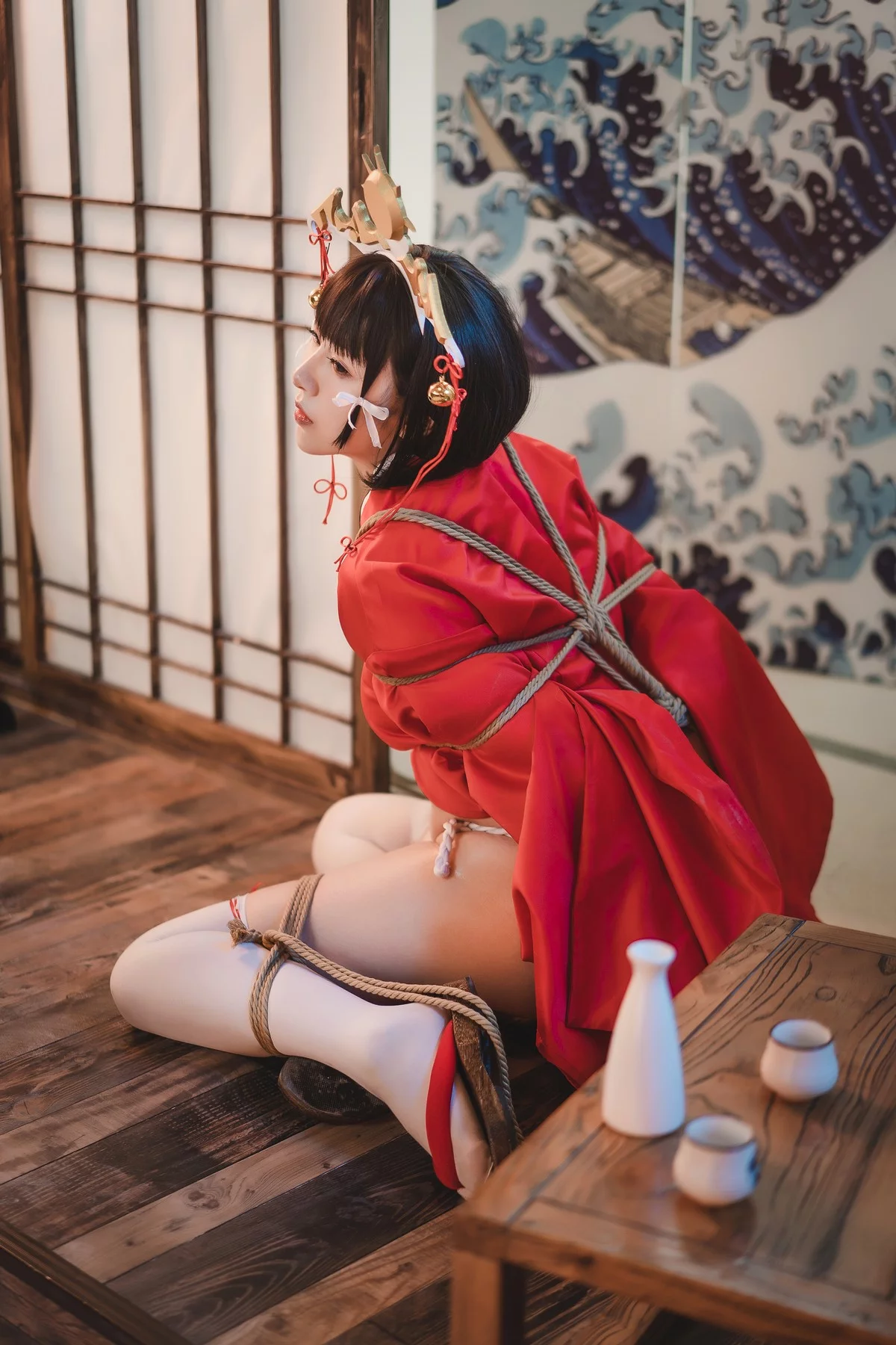 网红妹子小容仔咕咕咕黑兽巫女辉夜主题日系红色服饰配白丝袜秀美腿诱惑写真31P