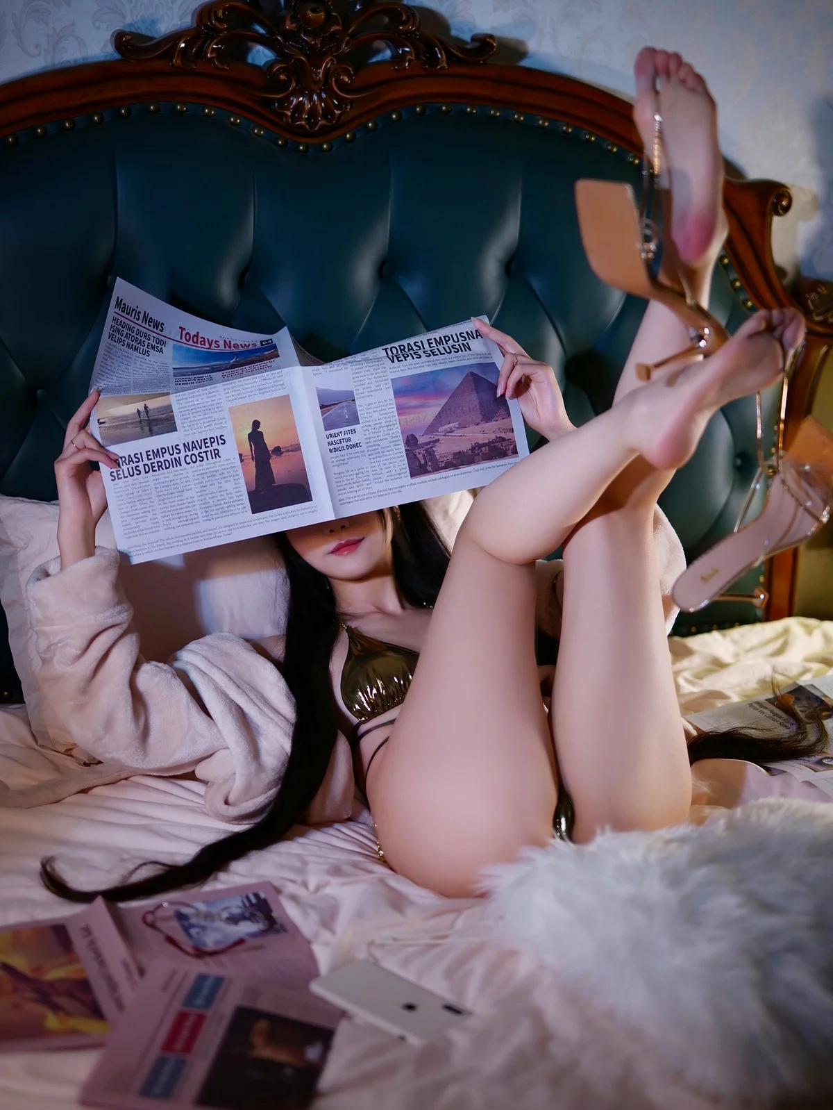 网红美女晓美妈乱室佳人主题私房床上性感金色内衣秀完美身材迷人诱惑写真61P