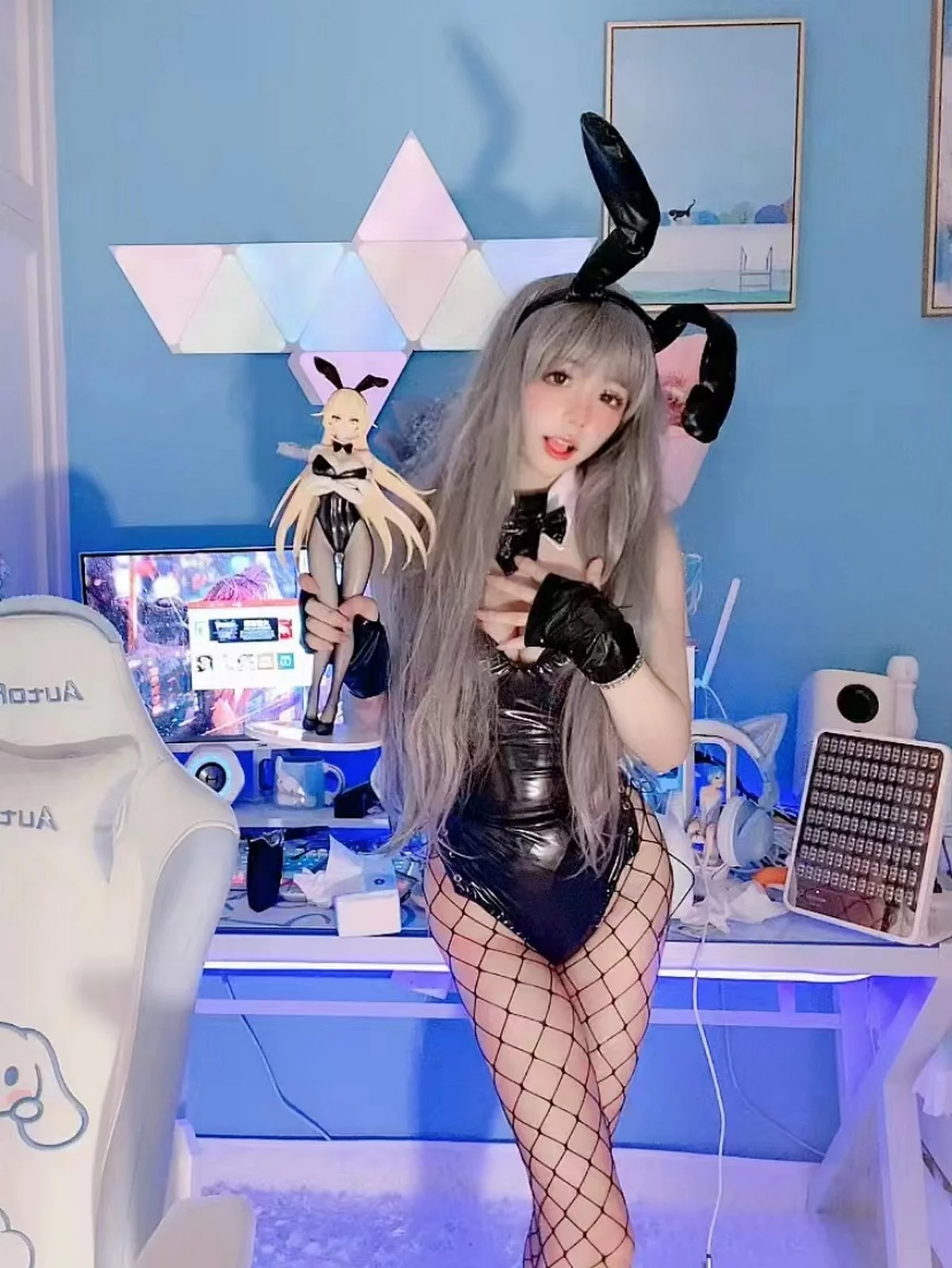 网红美女佳佳拖把兔女郎主题性感低胸皮质连体衣配黑丝网袜秀完美身材诱惑写真131P