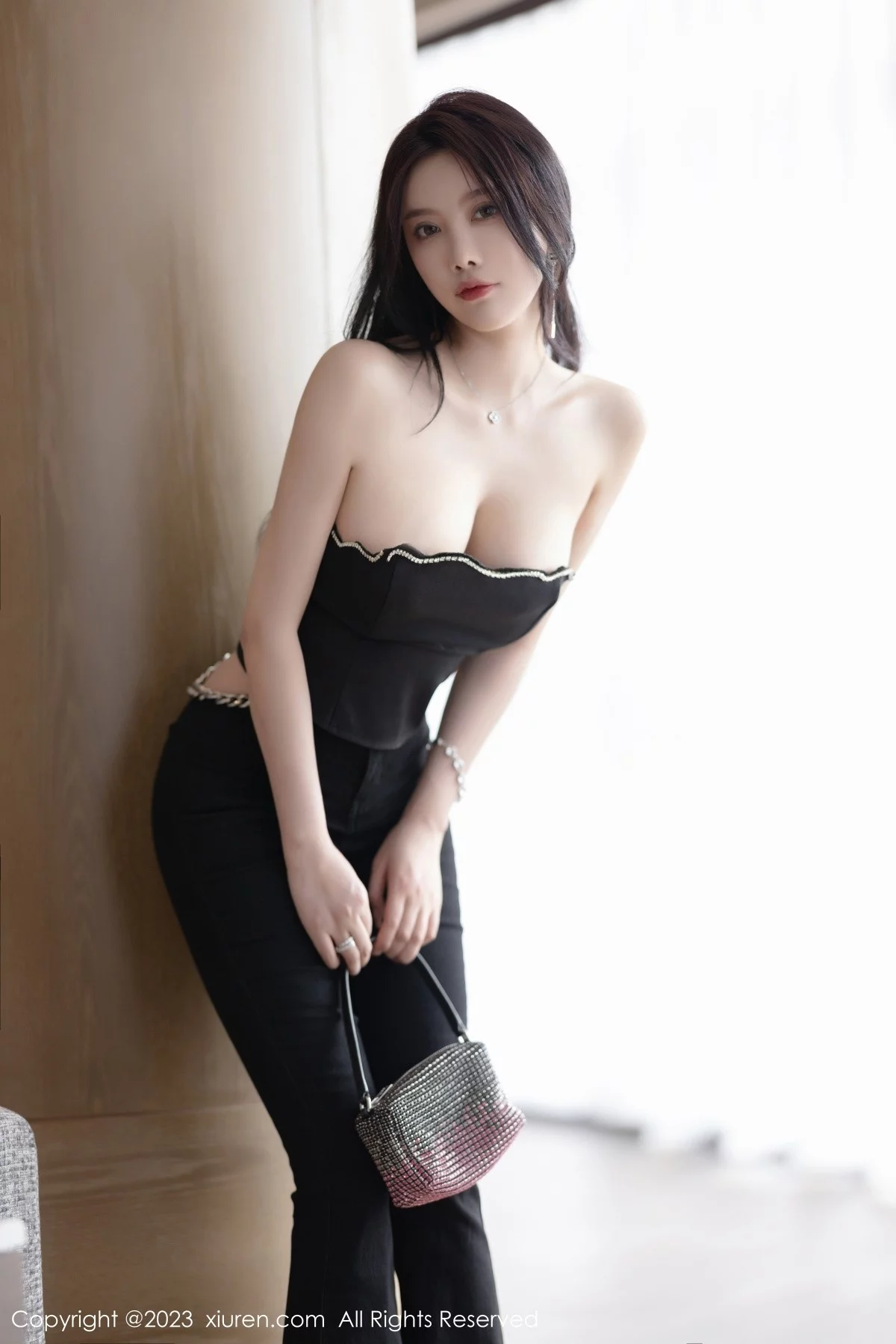 XiuRen第6866期_女神杨晨晨Yome性感轻透蕾丝连体衣秀丰腴身材完美诱惑写真90P