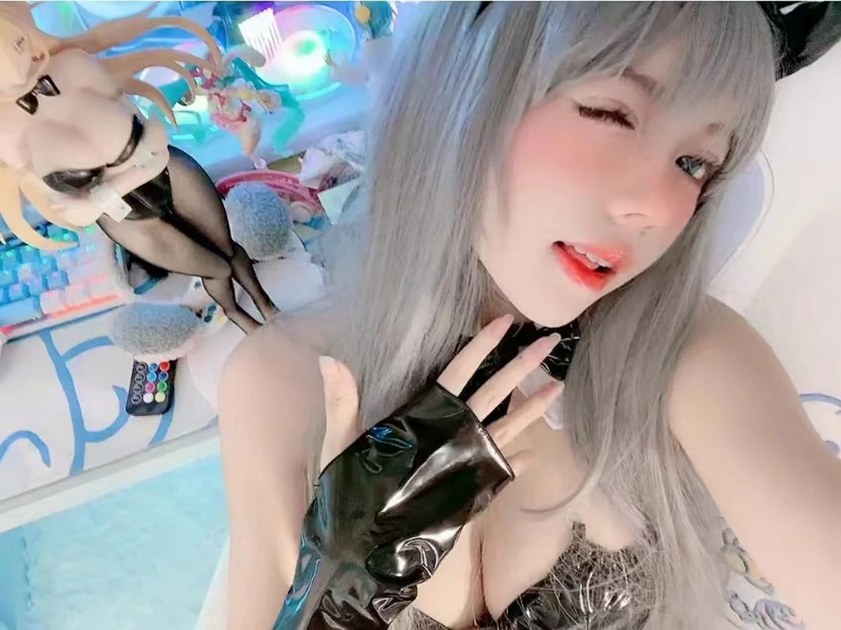 网红美女佳佳拖把兔女郎主题性感低胸皮质连体衣配黑丝网袜秀完美身材诱惑写真131P