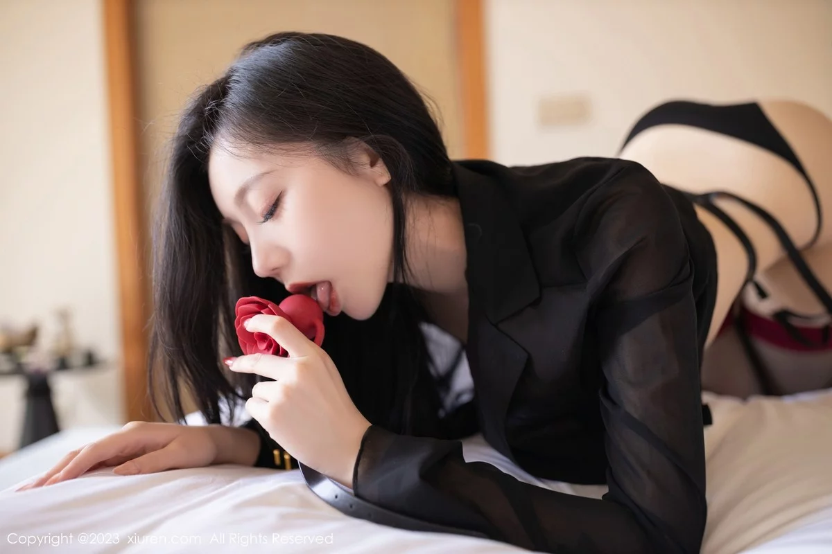 XiuRen第6867期_模特安然anran私房性感黑色内衣配黑丝吊袜秀曼妙身姿诱惑写真80P